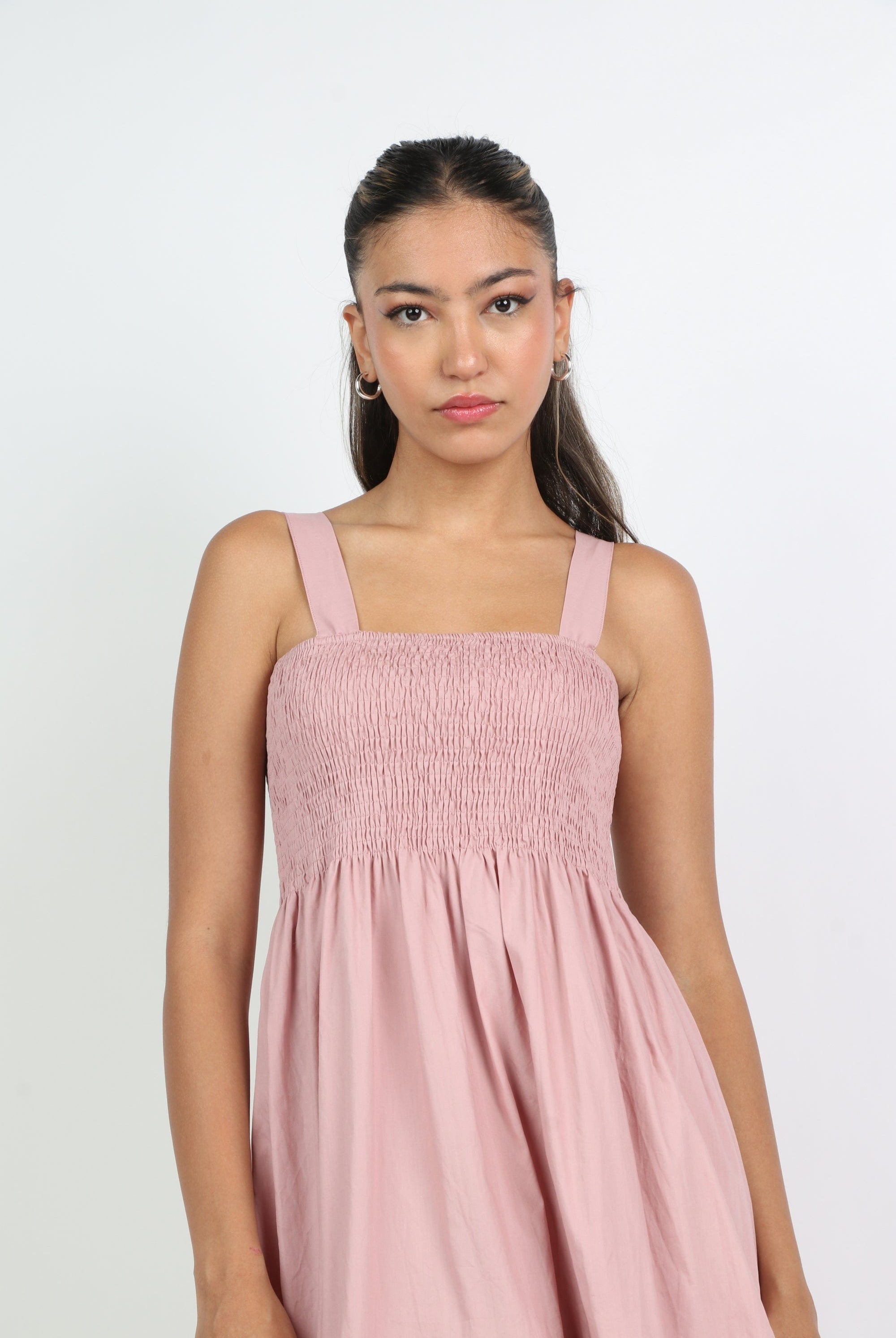 ميكا فستان طويل مكشكش واسع بحمالات عريضة