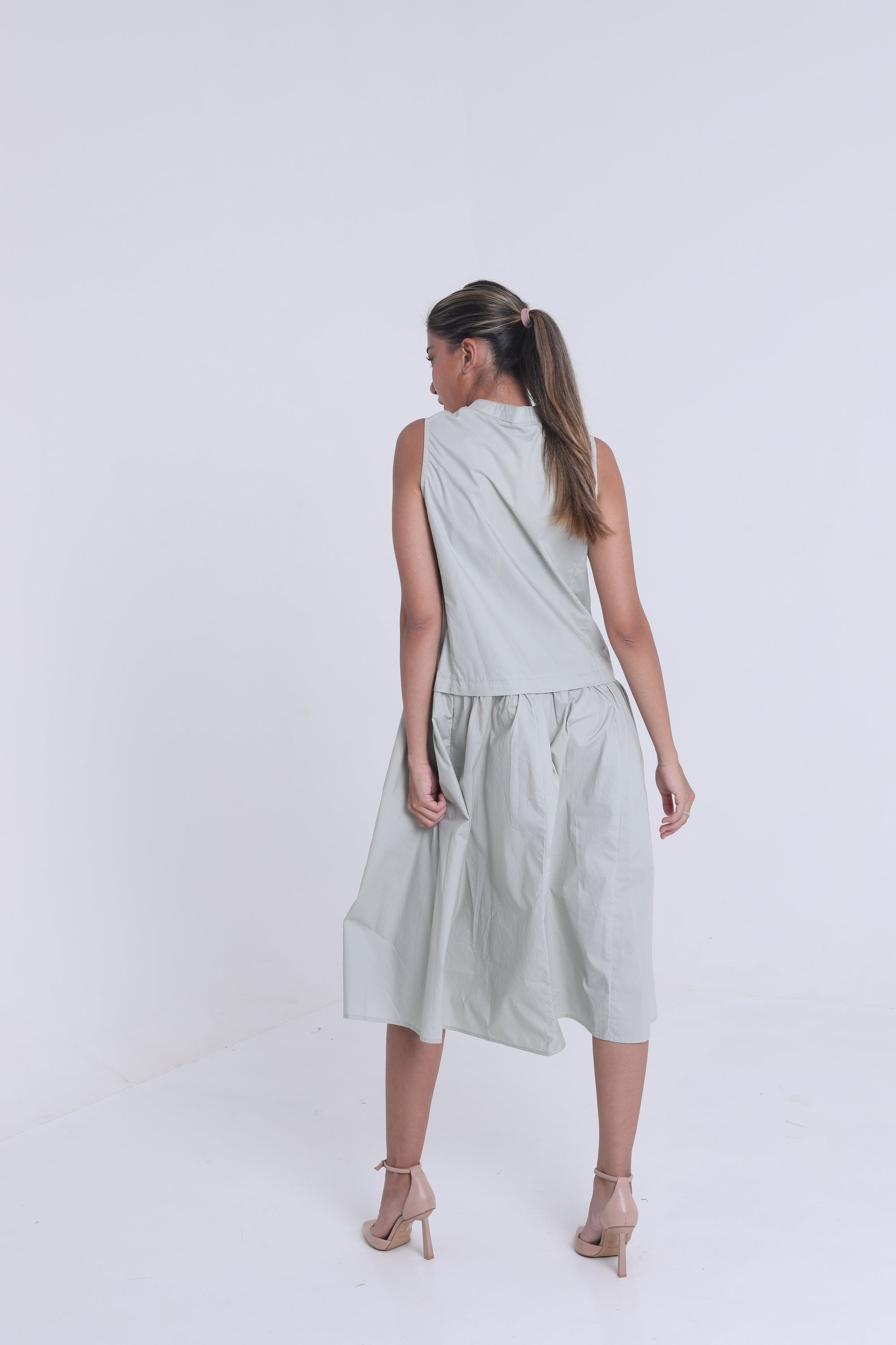 ميكا فستان ميدي بياقة وأزرار أمامية مفتوح بدون كم أخضر ليما