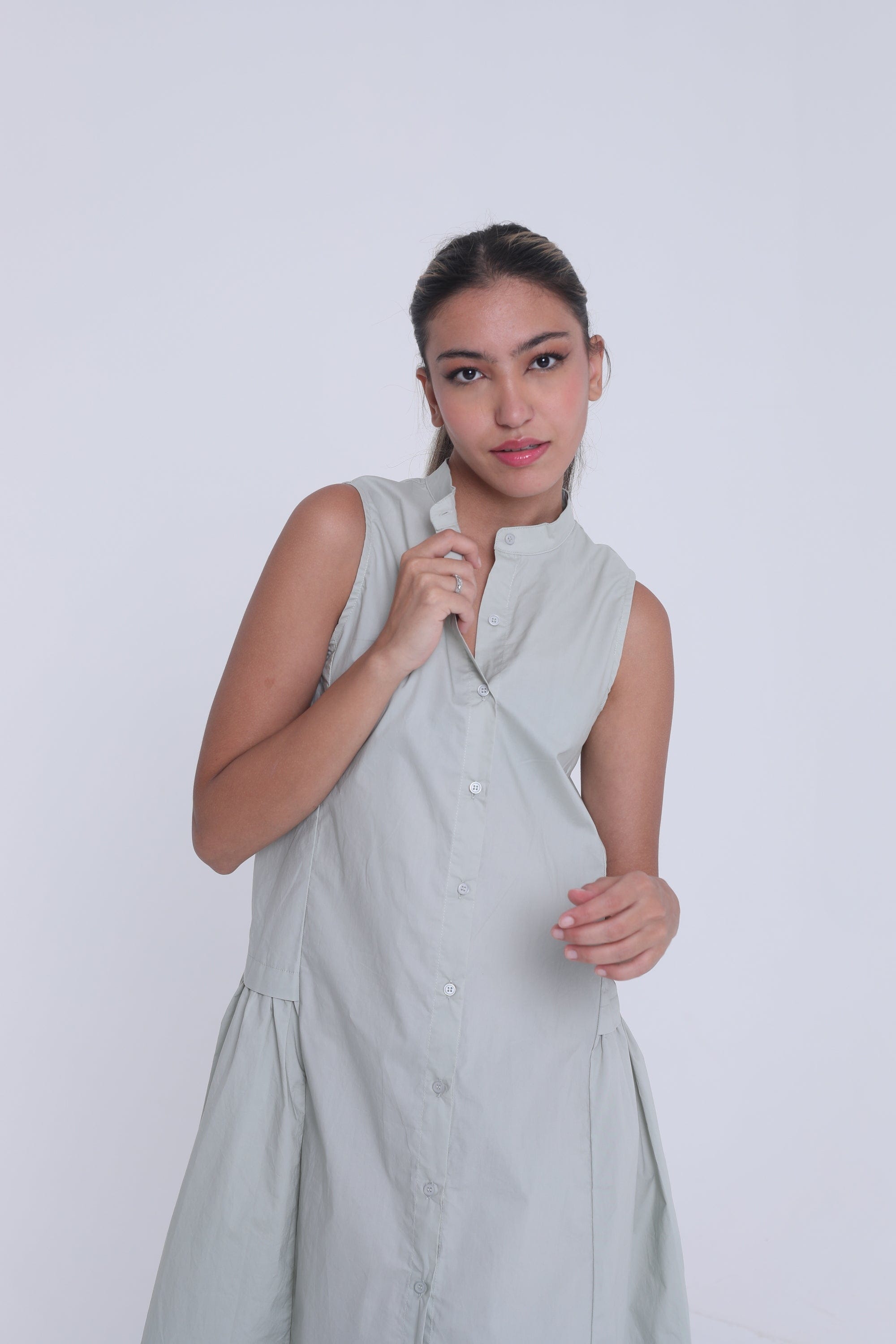 ميكا فستان ميدي بياقة وأزرار أمامية مفتوح بدون كم أخضر ليما