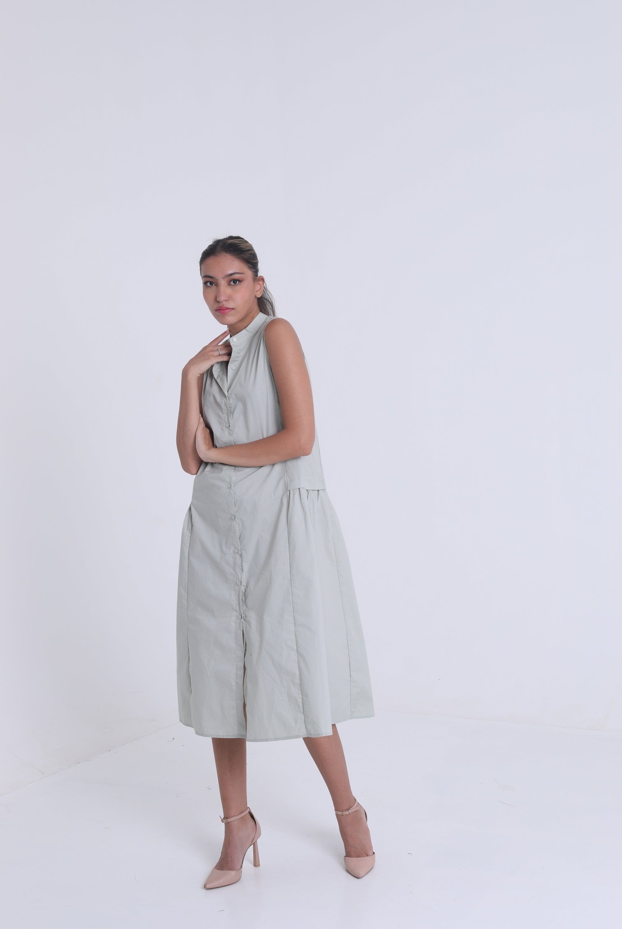 ميكا فستان ميدي بياقة وأزرار أمامية مفتوح بدون كم أخضر ليما