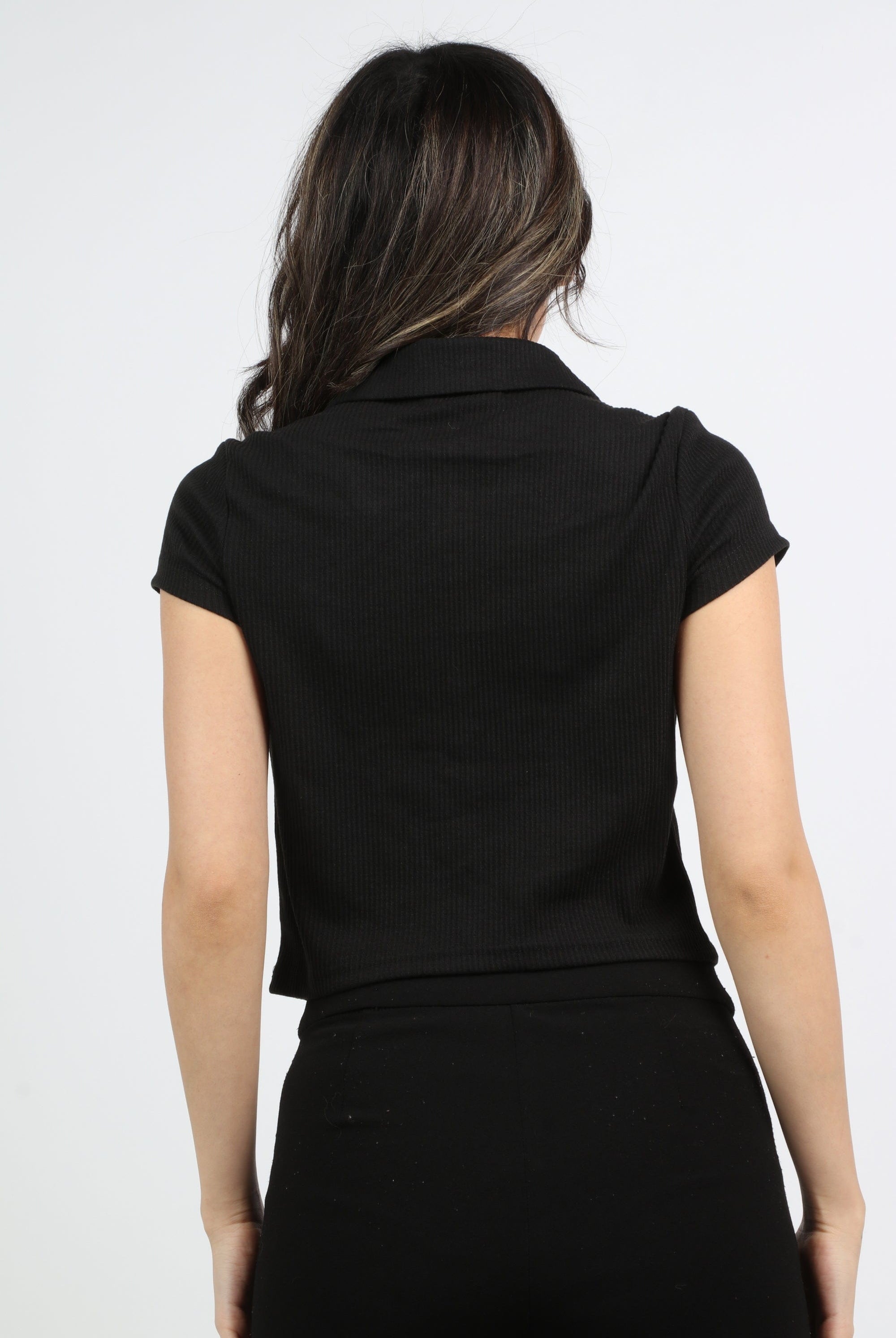 ميكا بلوزة سادة بياقة وسحاب كم قصير نسائي