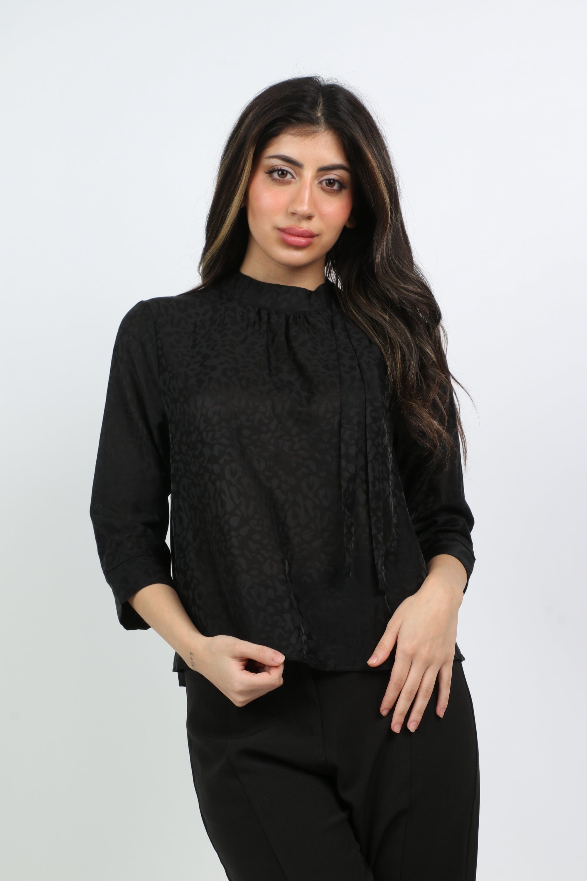 ميكا بلوزة كلاسيك منقوشة بربطة عنق 3/4 كم نسائي