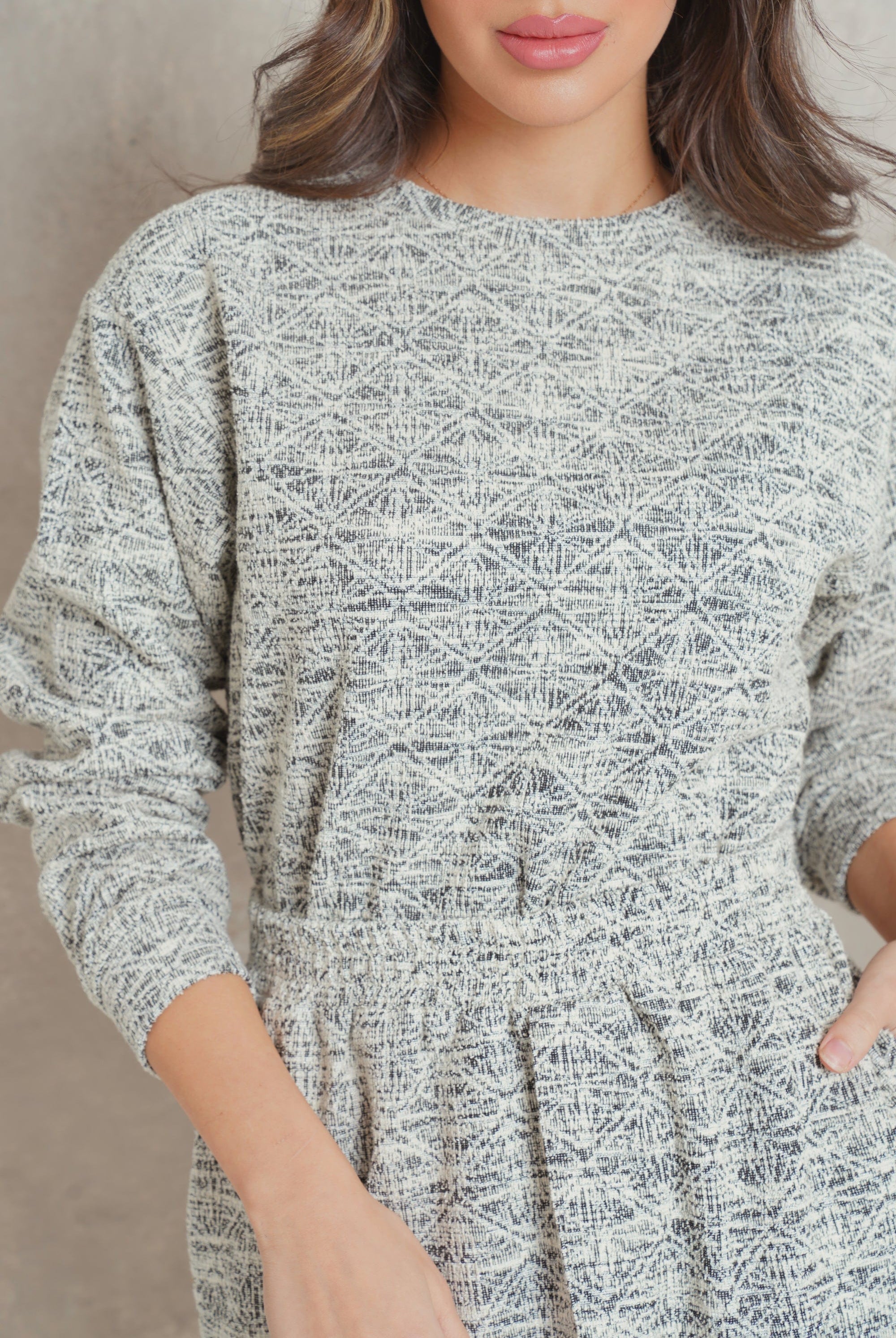 ميكا بلوزة قماش منقوش كم طويل نسائي