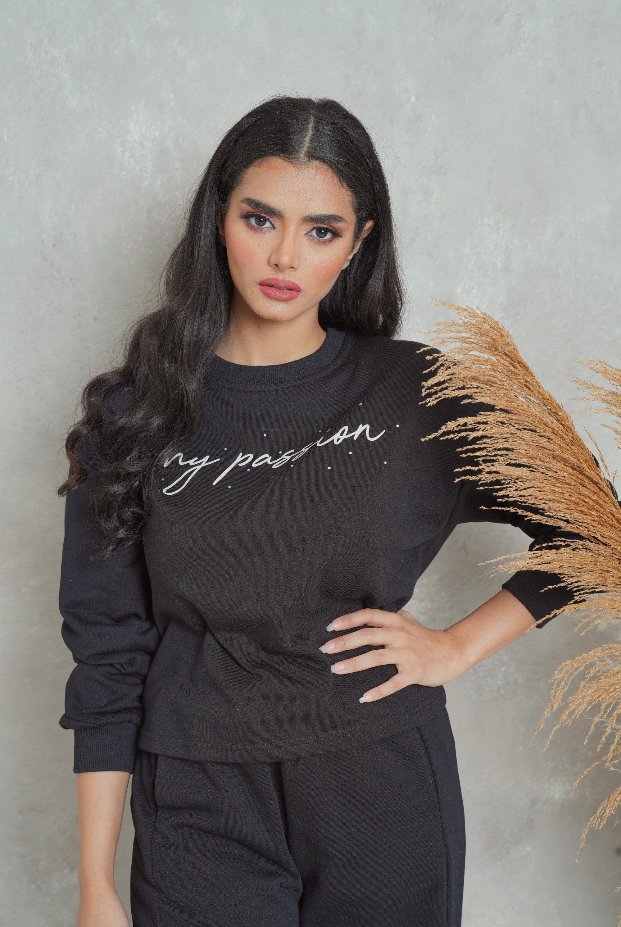 ميكا بلوزة قطنية برقبة دائرية بطبعة كتابة كم طويل نسائي