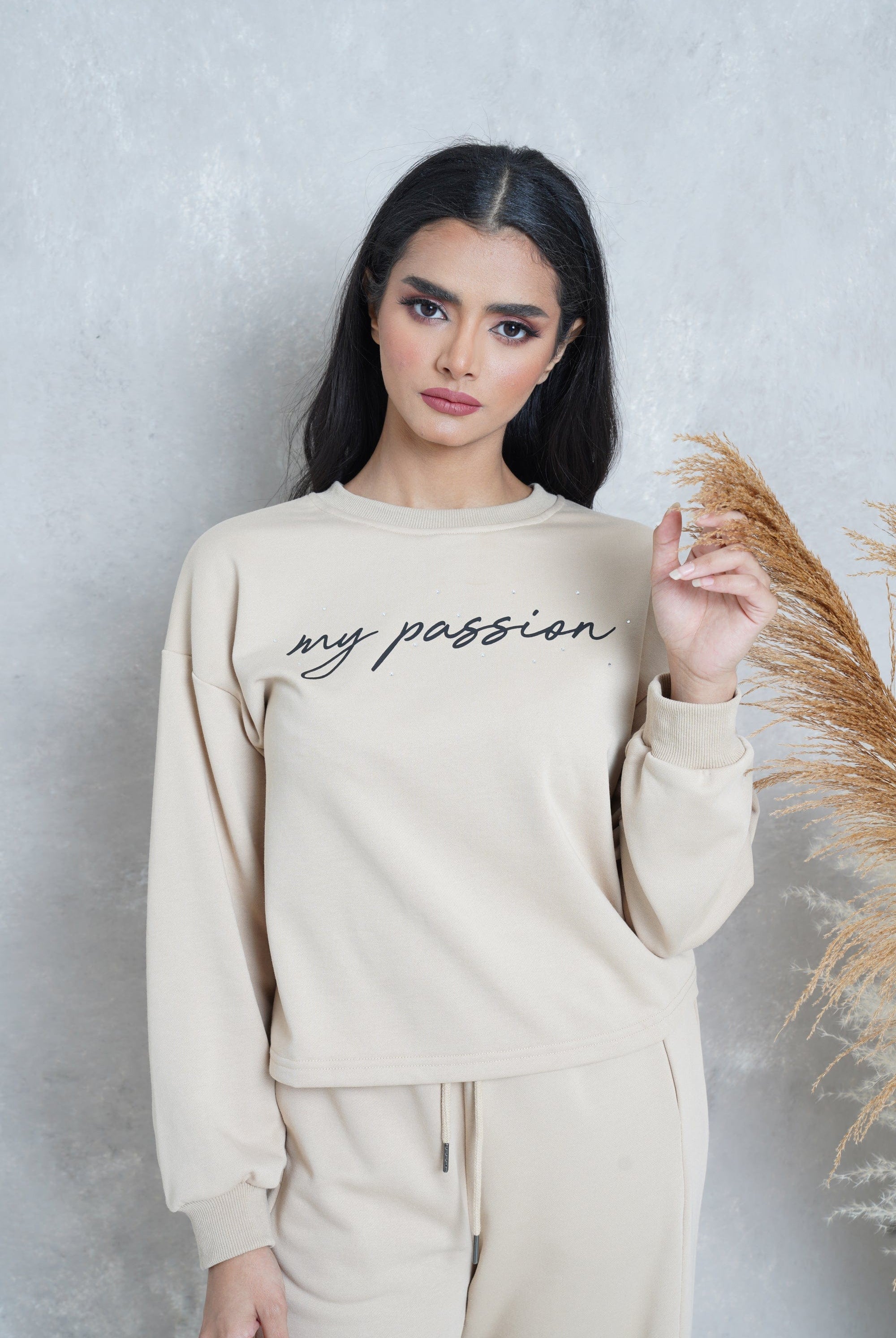 ميكا بلوزة قطنية برقبة دائرية بطبعة كتابة كم طويل نسائي