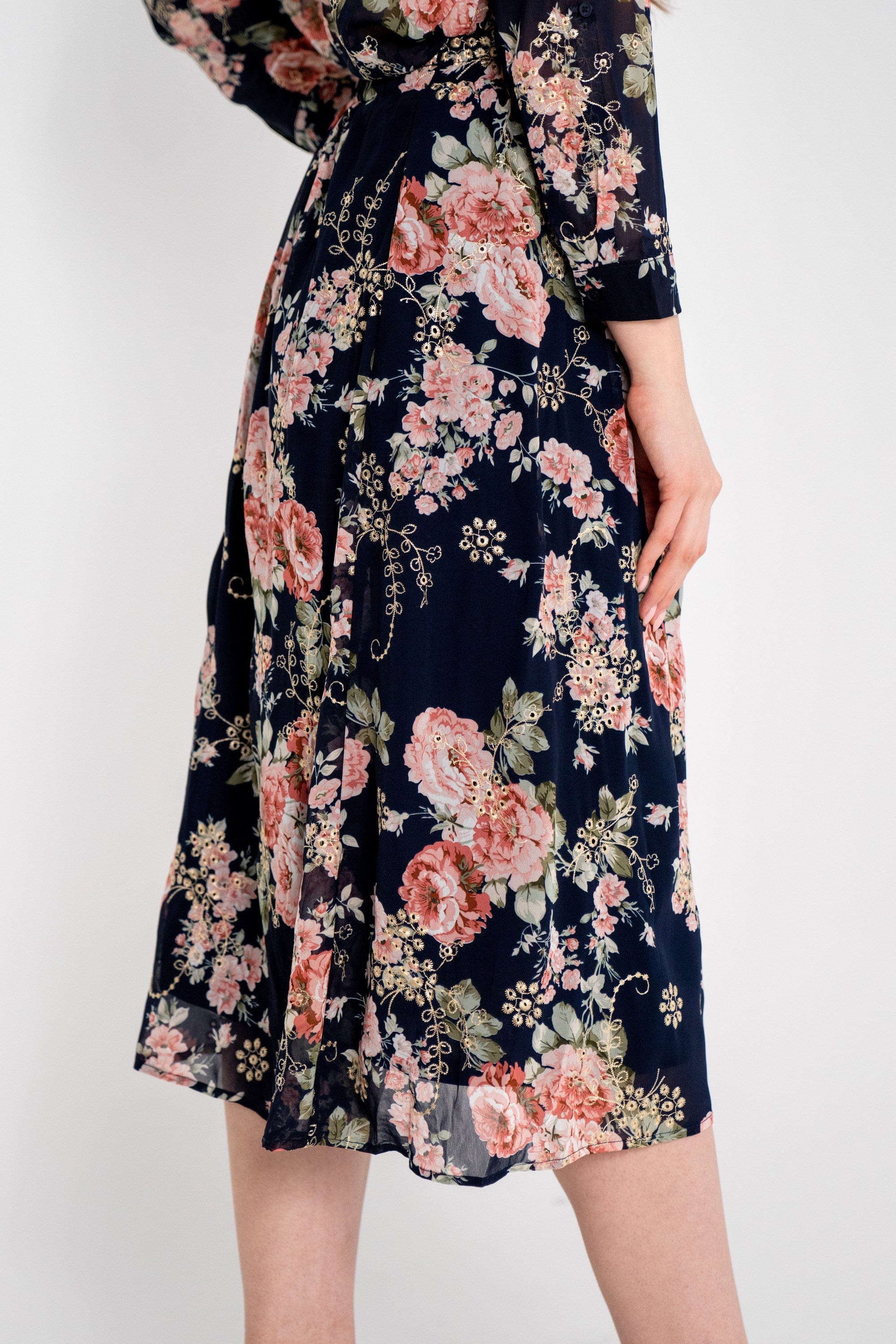 ู
ููุง ุชููุฑุฉ ู
ูุฏู ู
ูุฑุฏ ูููุด ุดูุงู ูุณุงุฆู