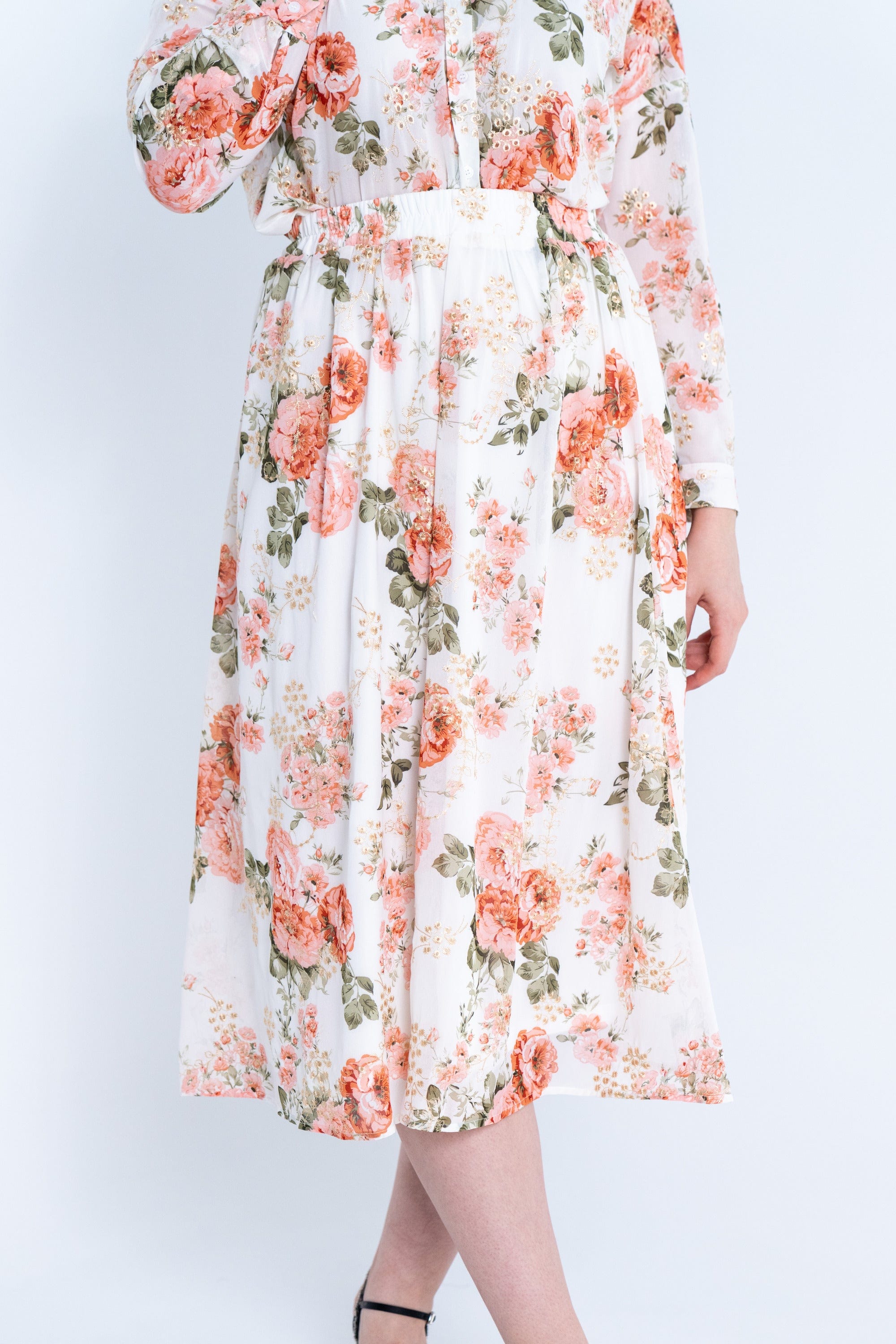 ู
ููุง ุชููุฑุฉ ู
ูุฏู ู
ูุฑุฏ ูููุด ุดูุงู ูุณุงุฆู