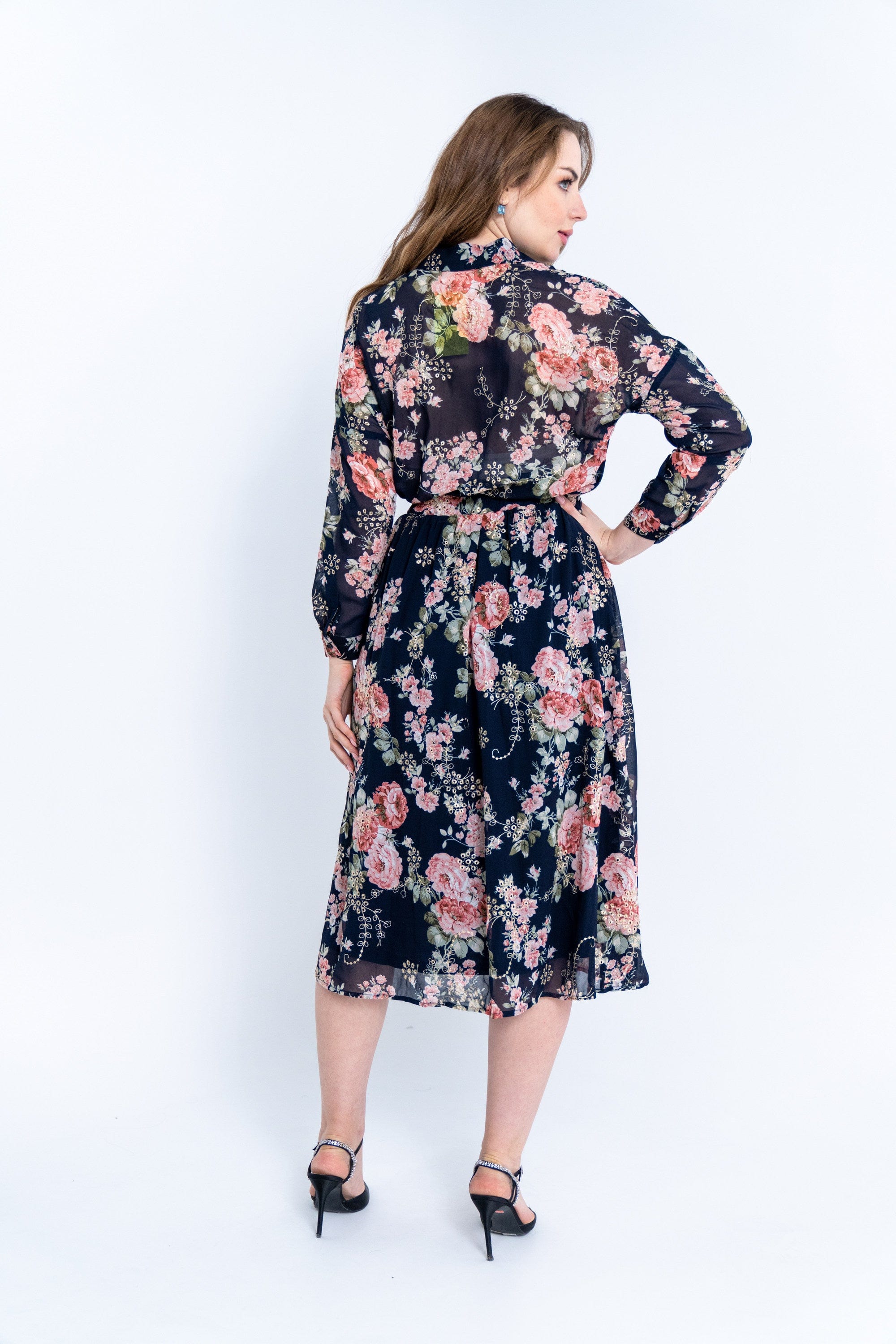 ู
ููุง ุชููุฑุฉ ู
ูุฏู ู
ูุฑุฏ ูููุด ุดูุงู ูุณุงุฆู