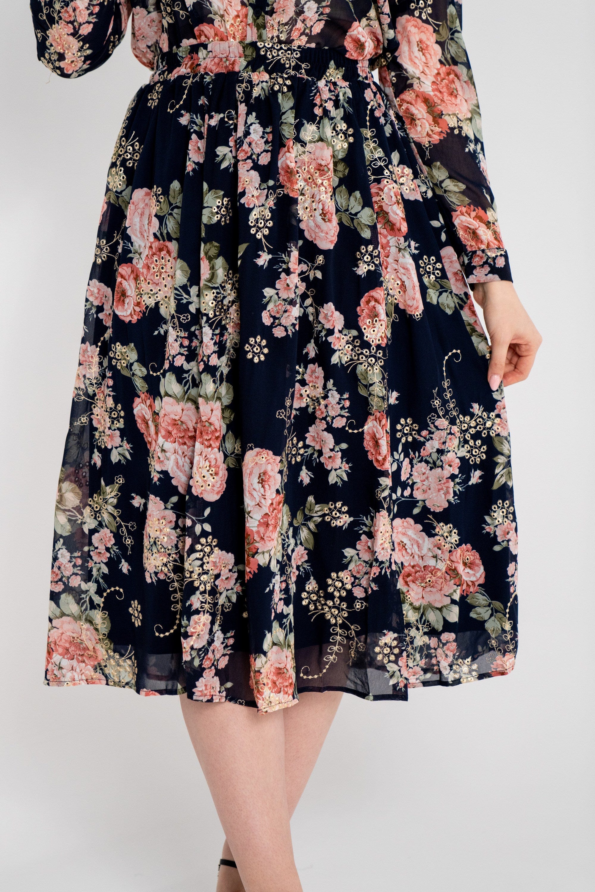 ู
ููุง ุชููุฑุฉ ู
ูุฏู ู
ูุฑุฏ ูููุด ุดูุงู ูุณุงุฆู