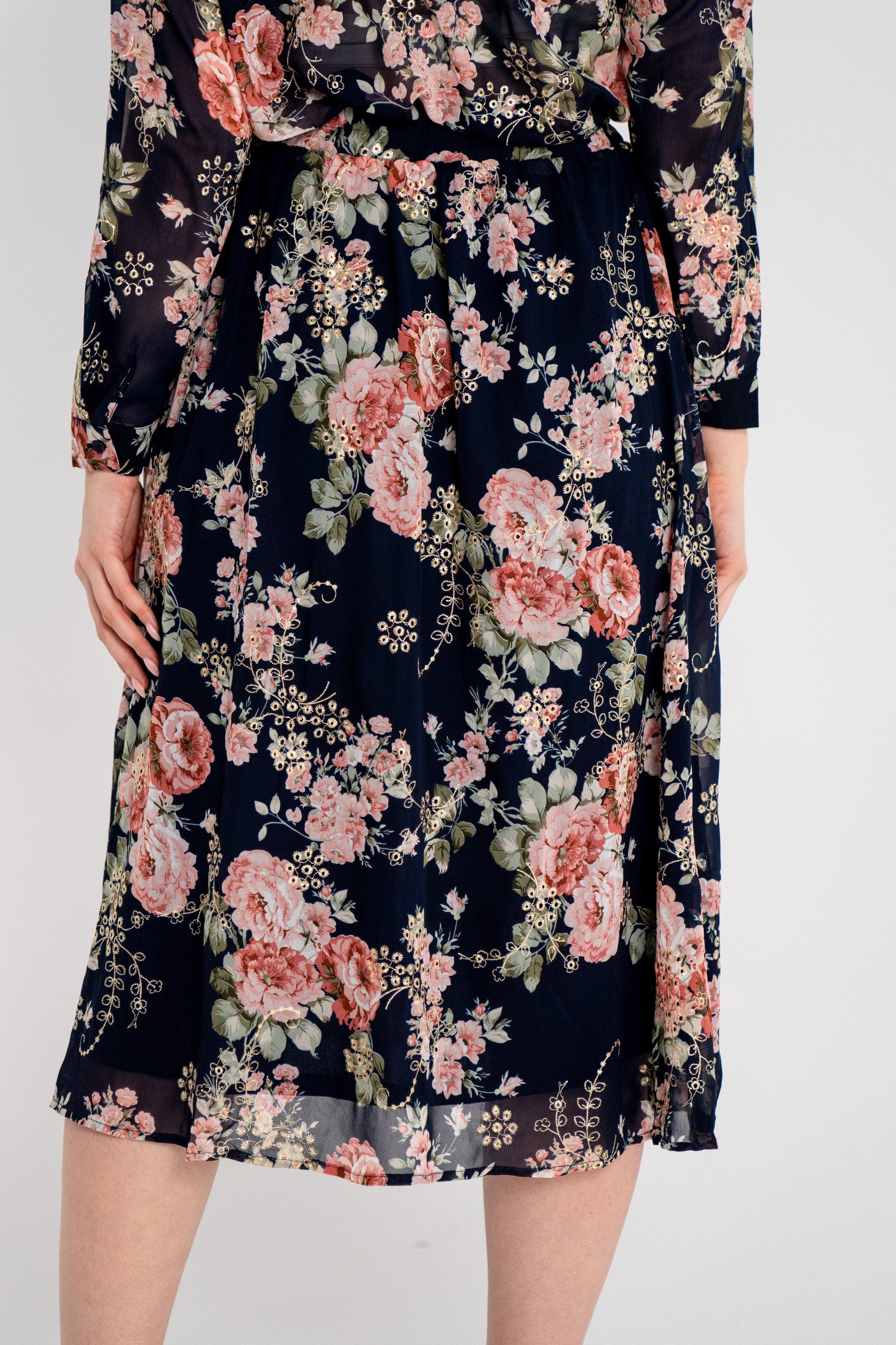 ู
ููุง ุชููุฑุฉ ู
ูุฏู ู
ูุฑุฏ ูููุด ุดูุงู ูุณุงุฆู