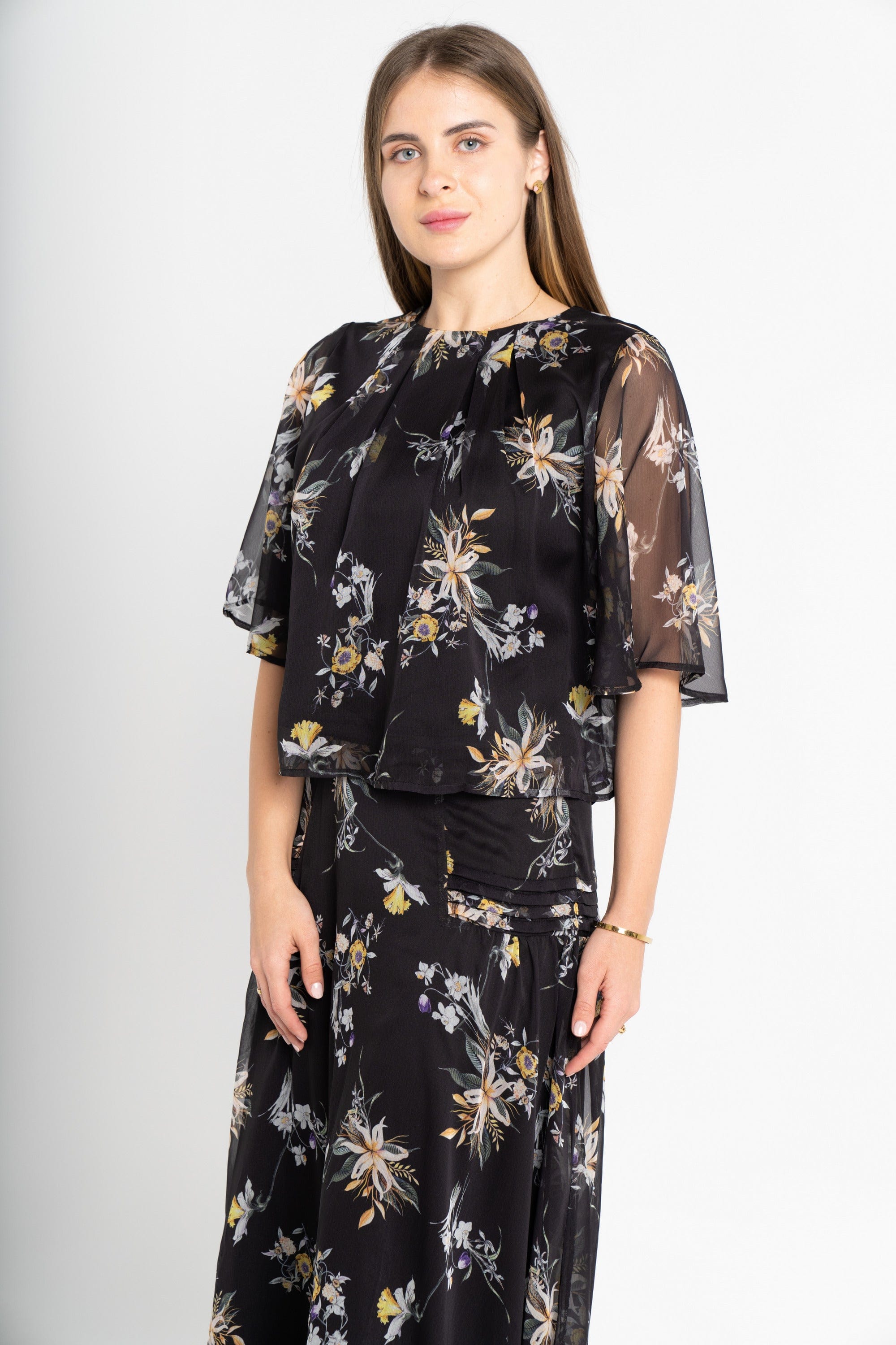 ميكا بلوزة منقوشة كم فراشة