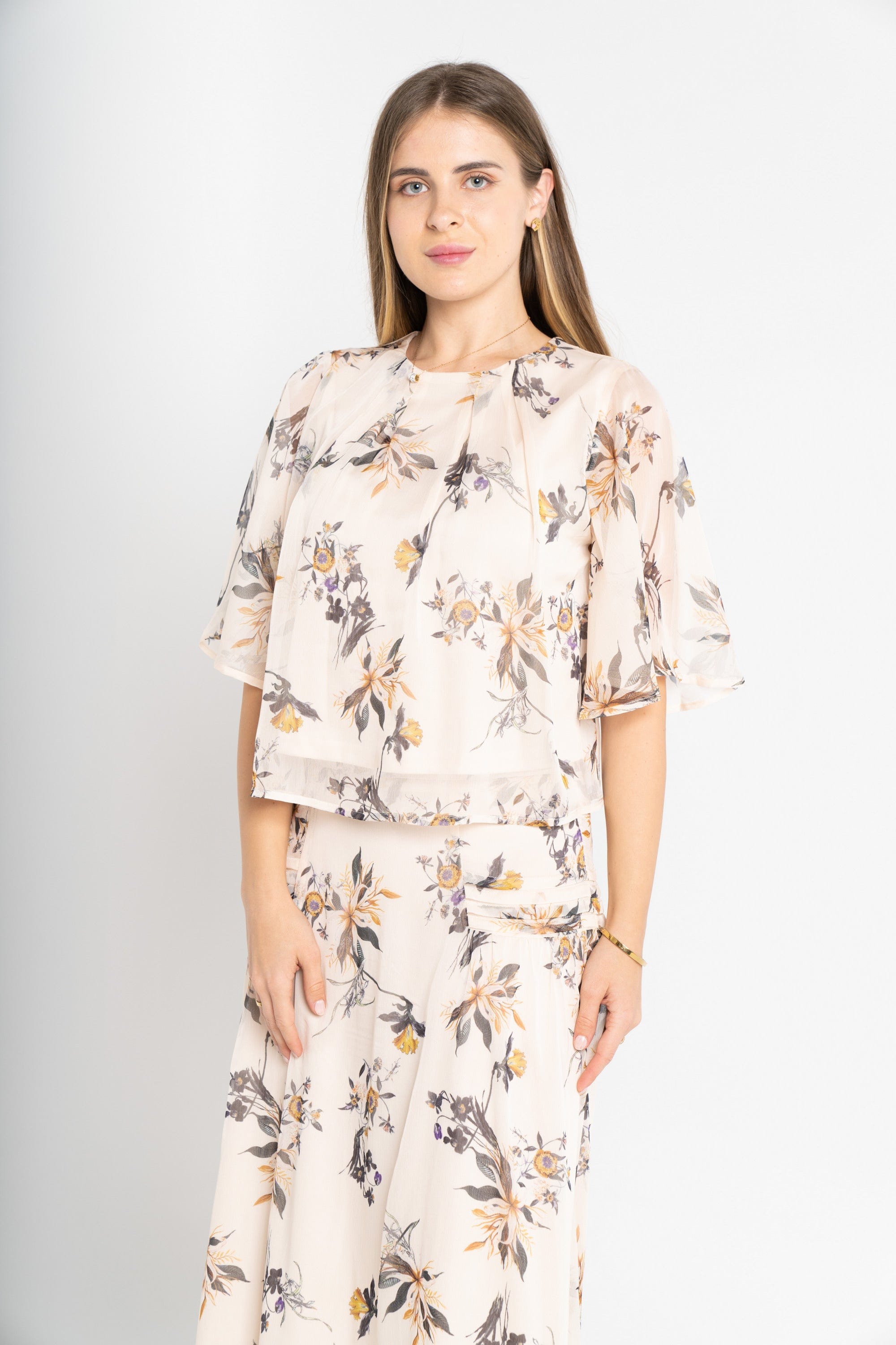 ميكا بلوزة منقوشة كم فراشة