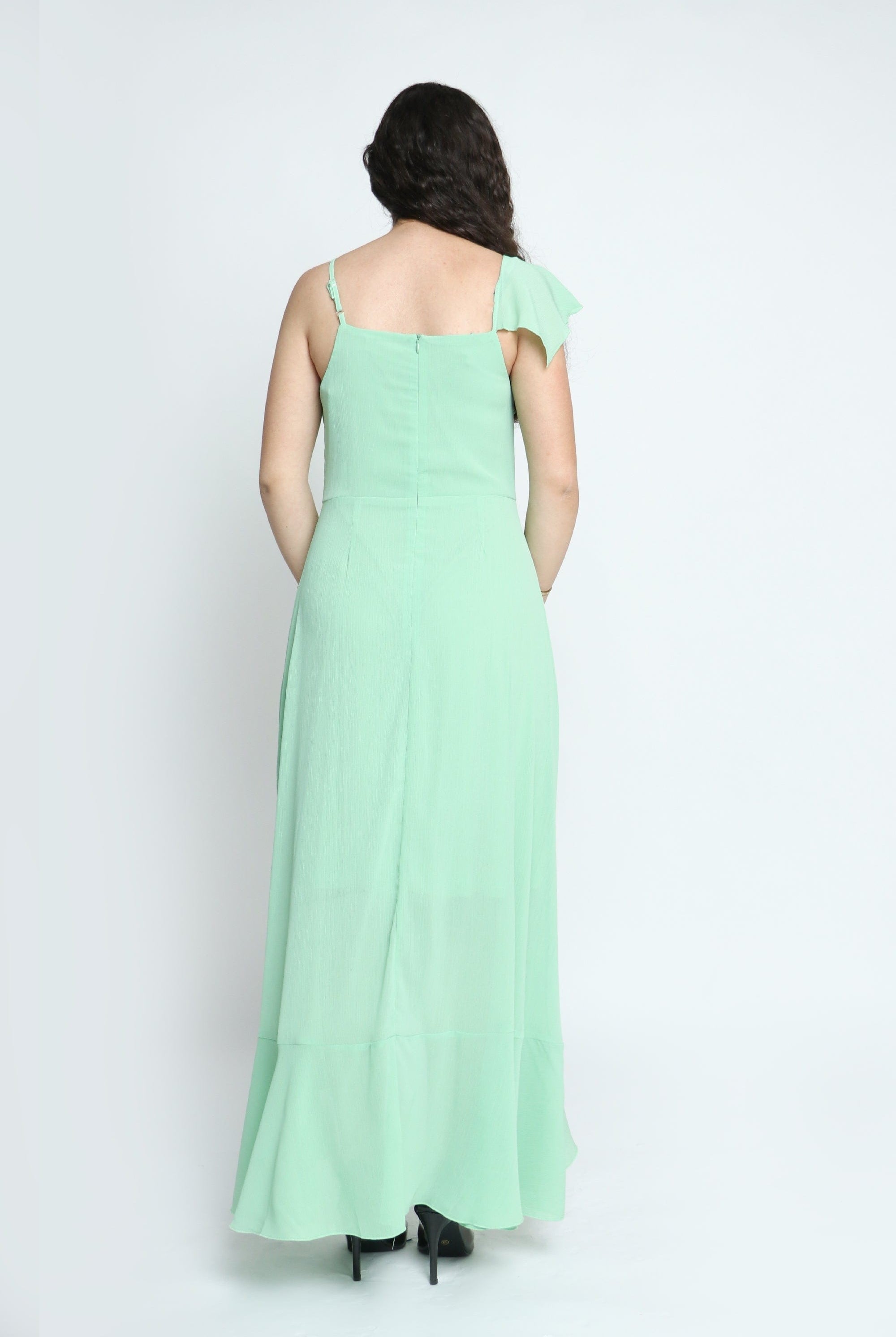 ميكا فستان طويل شيفون كريب بحمالات رفيعة وكشكشة بالطول