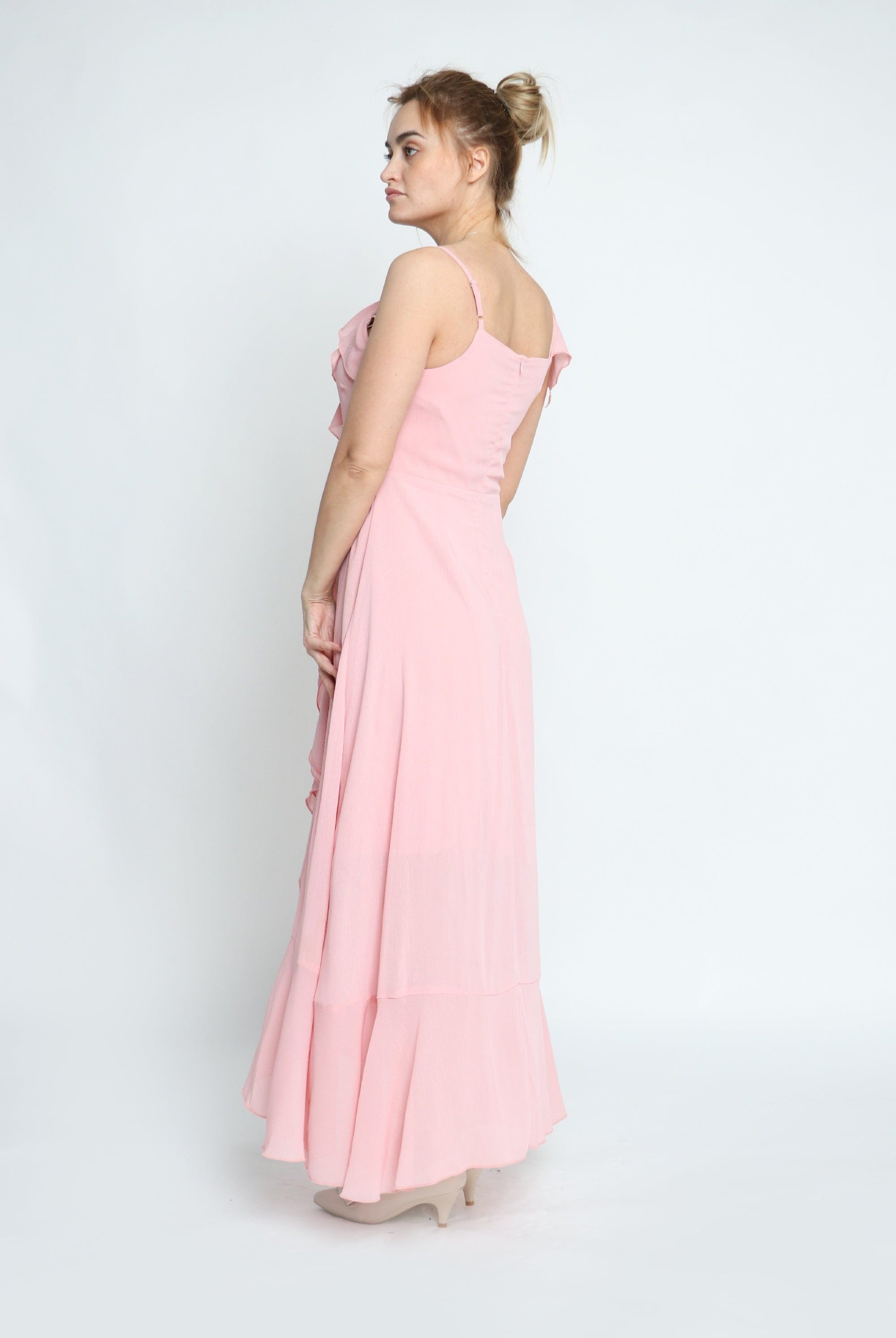 ميكا فستان طويل شيفون كريب بحمالات رفيعة وكشكشة بالطول