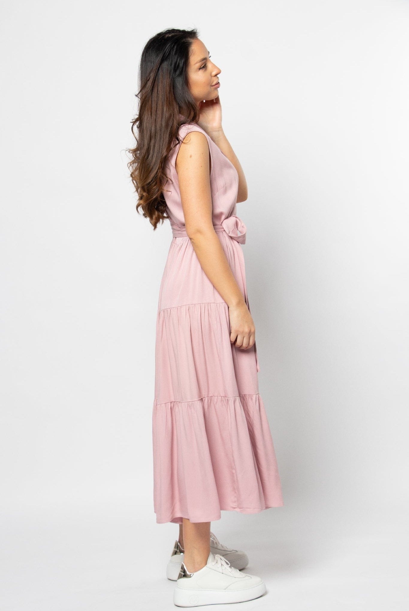 ميكا فستان ميدي قميص بأزرار أمامية وحزام وسط ربط بدون كم