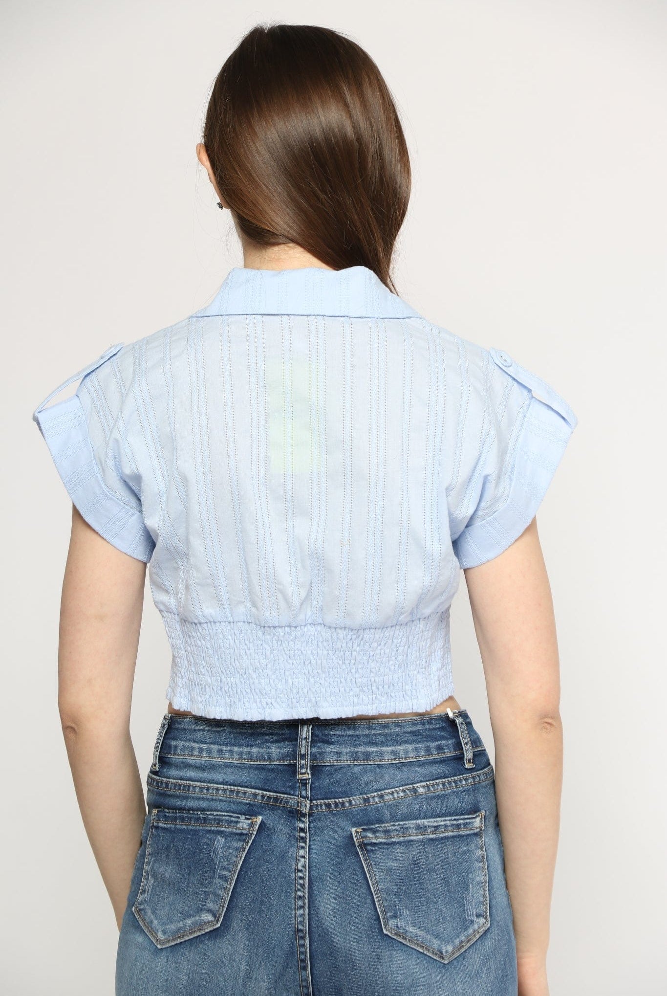 ميكا قميص قصير بياقة مفتوح من الصدر كم قصير نسائي