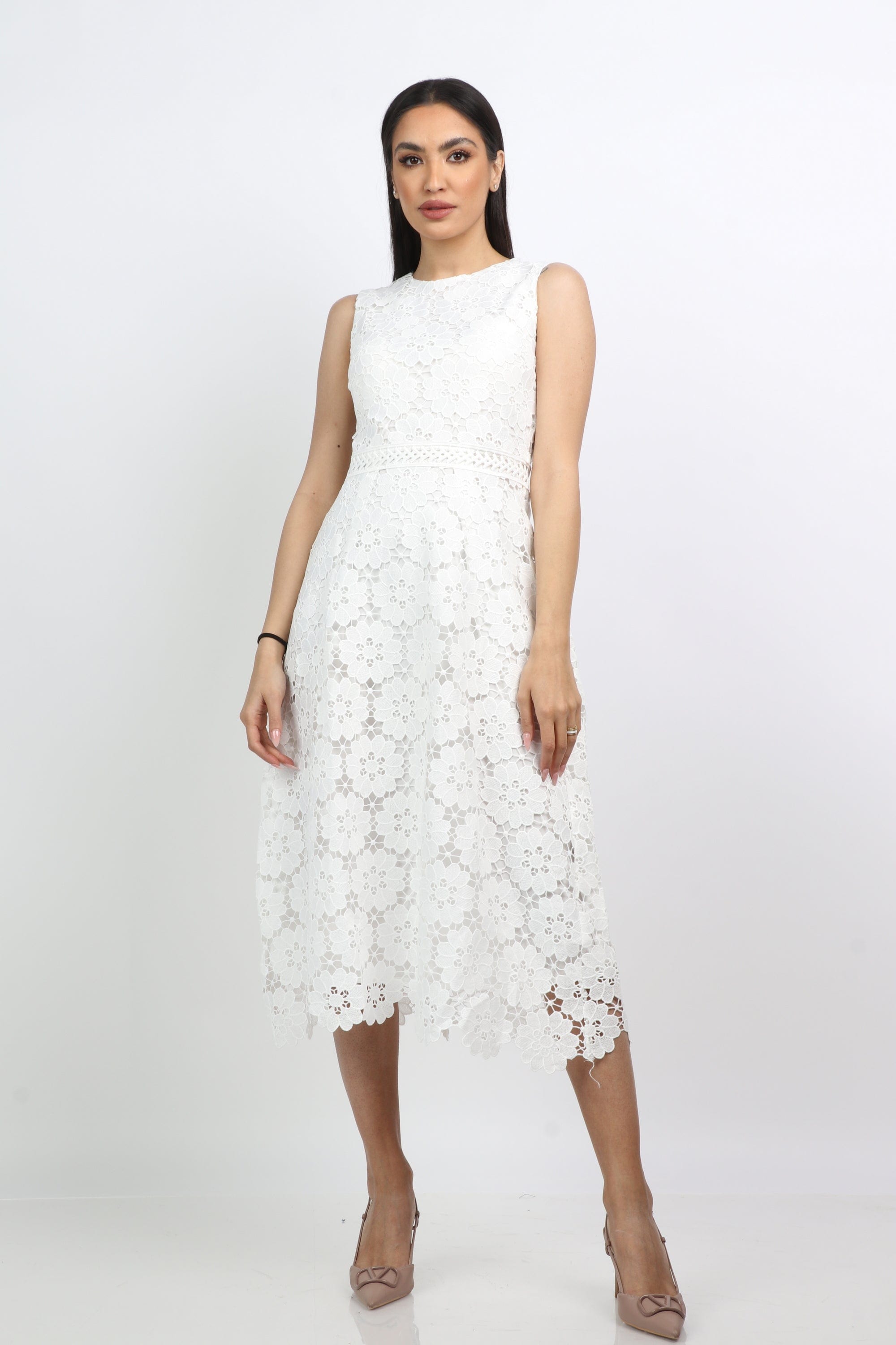 ميكا فستان ميدي دانتيل بخصر مطرز بدون كم أوف وايت