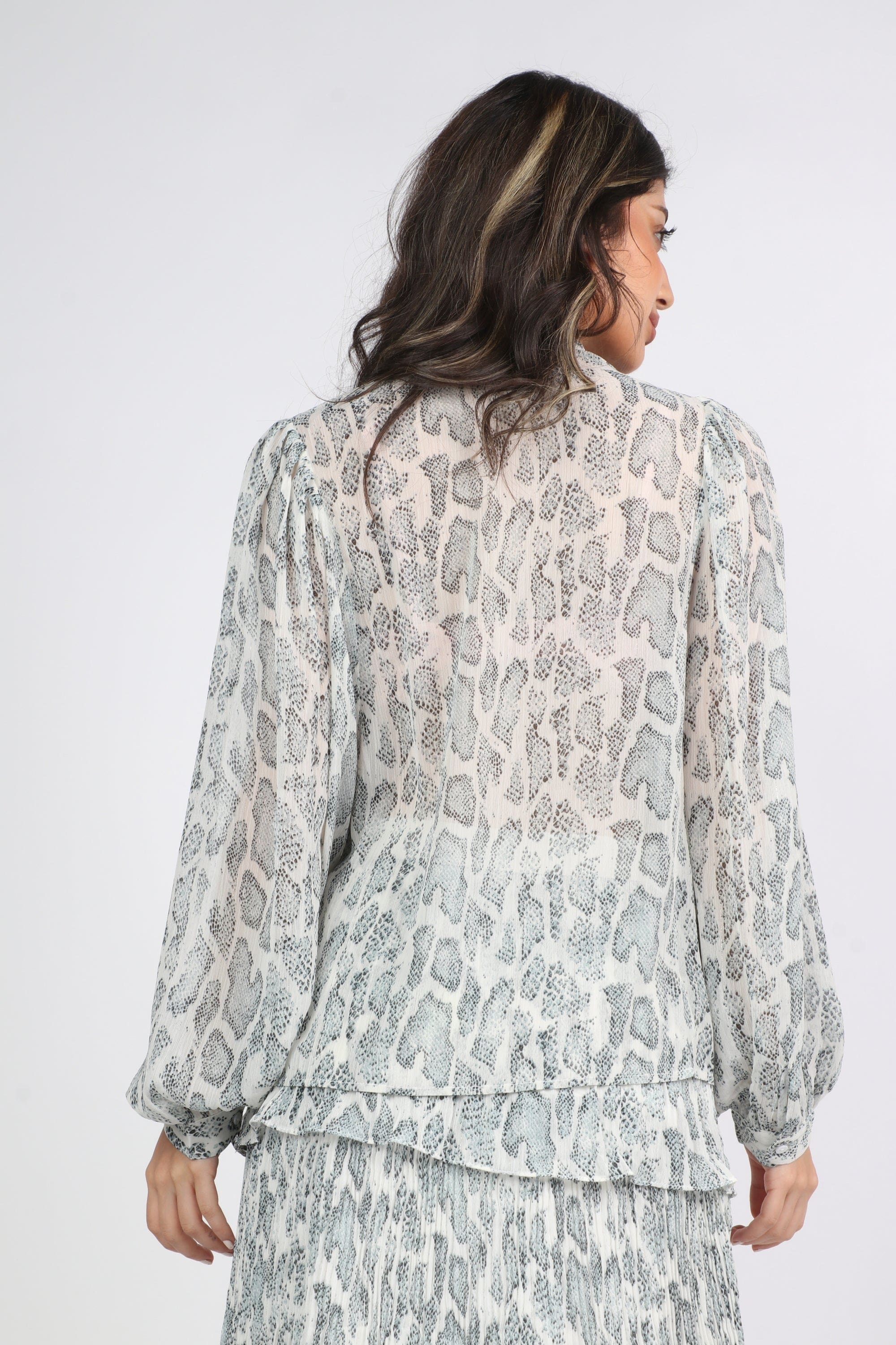 ميكا بلوزة على نمط جلد ثعبان بكم طويل نسائي