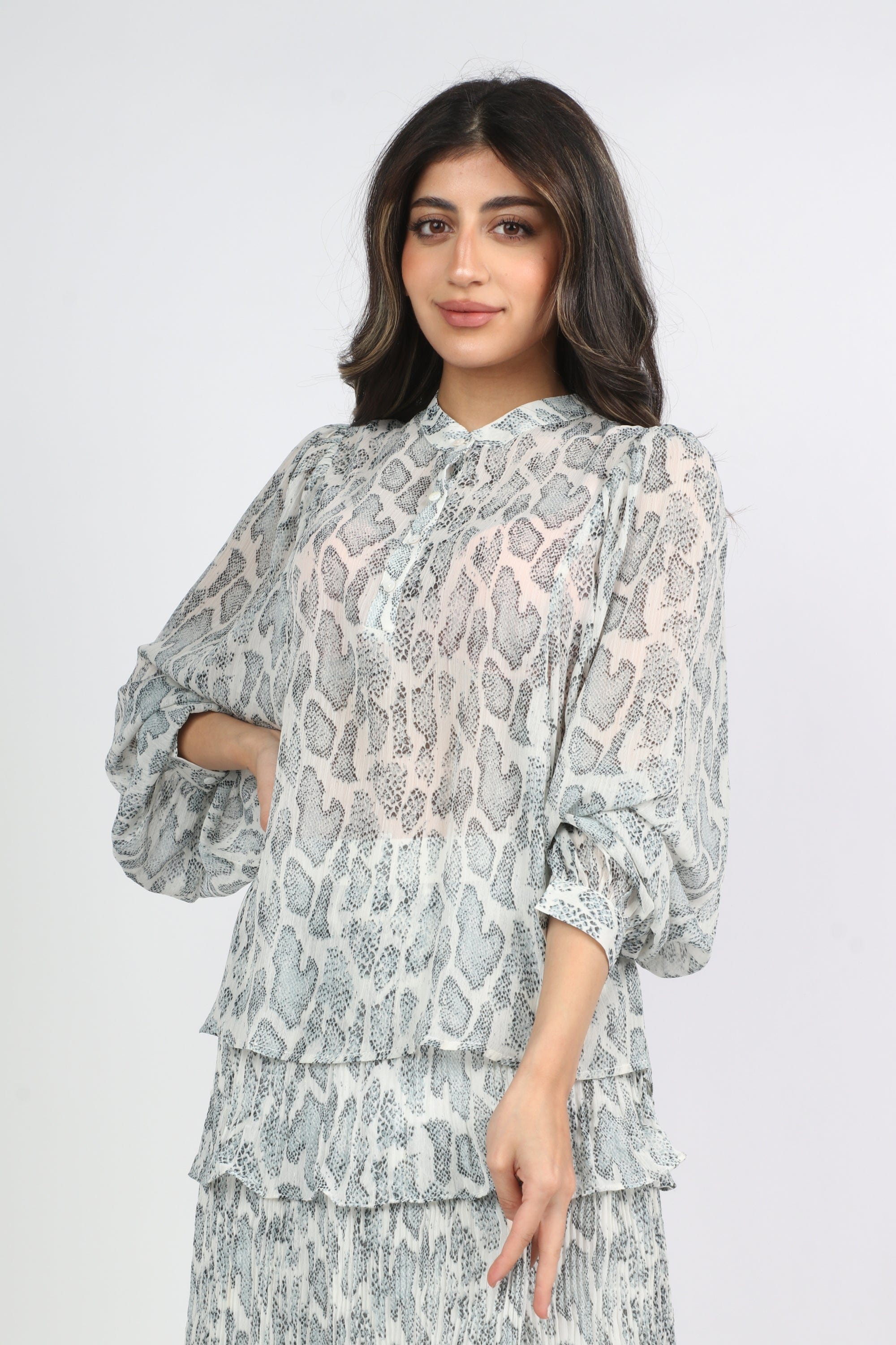 ميكا بلوزة على نمط جلد ثعبان بكم طويل نسائي