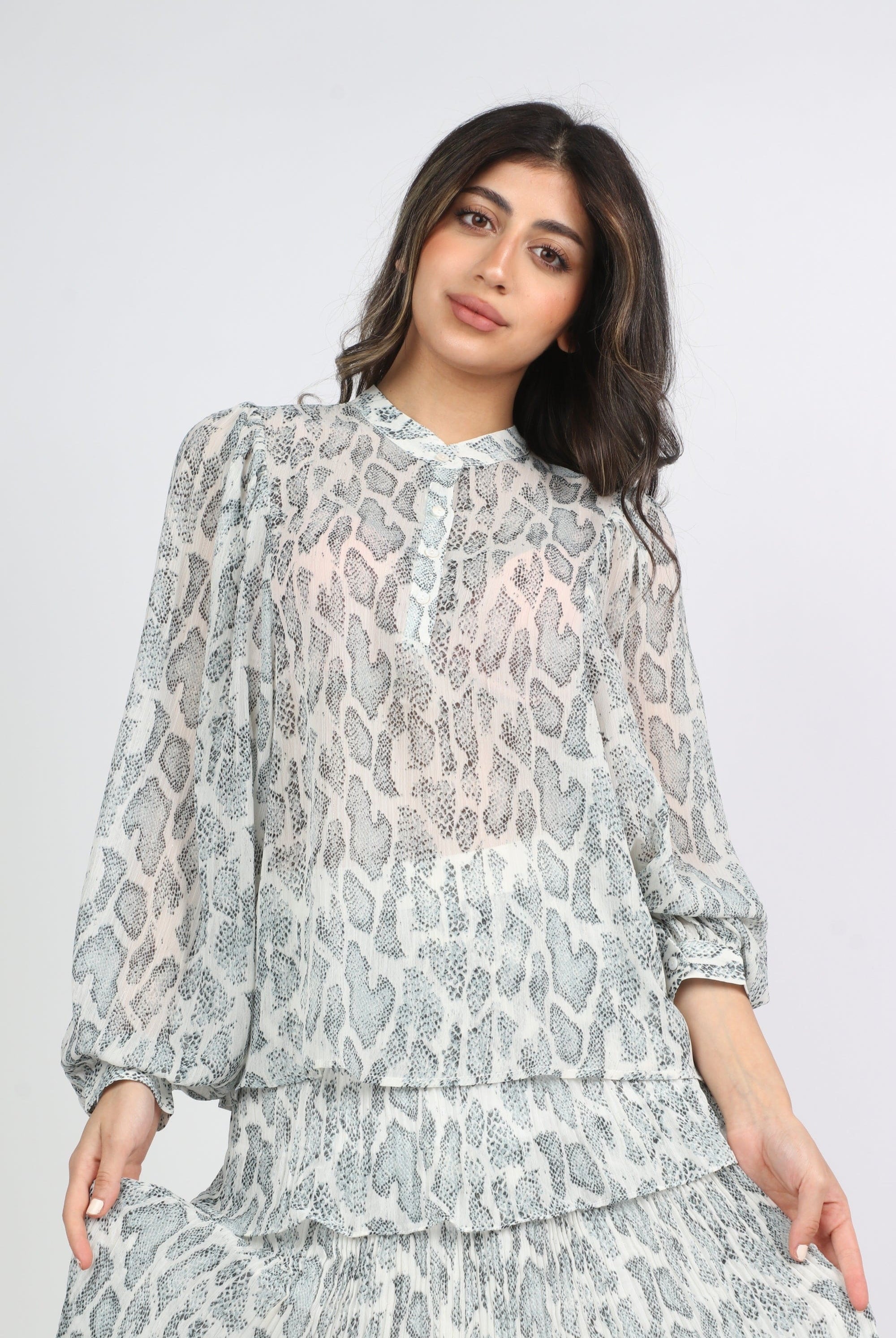 ميكا بلوزة على نمط جلد ثعبان بكم طويل نسائي