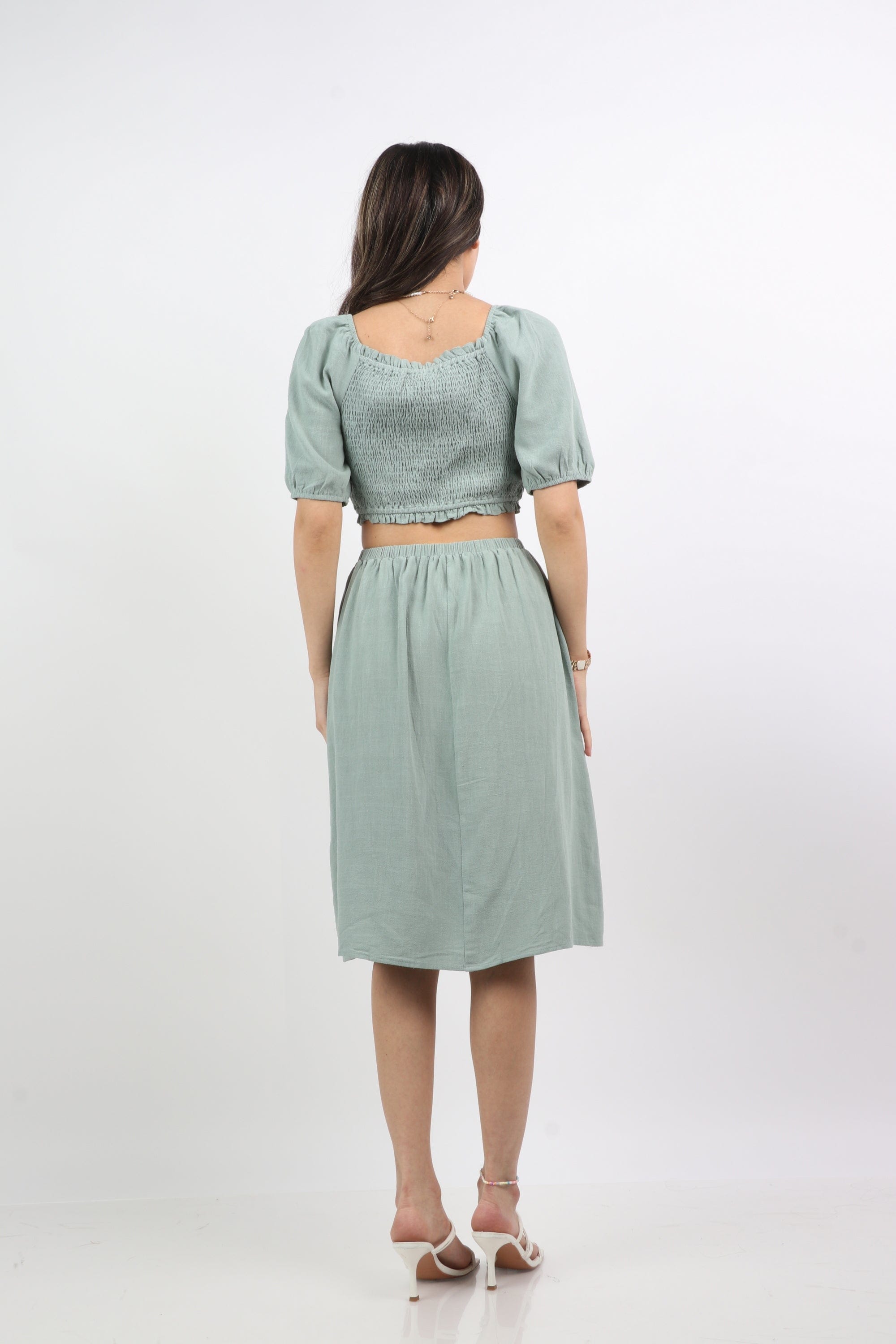 ميكا فستان قصير سادة مفتوح من الخصر كم قصير