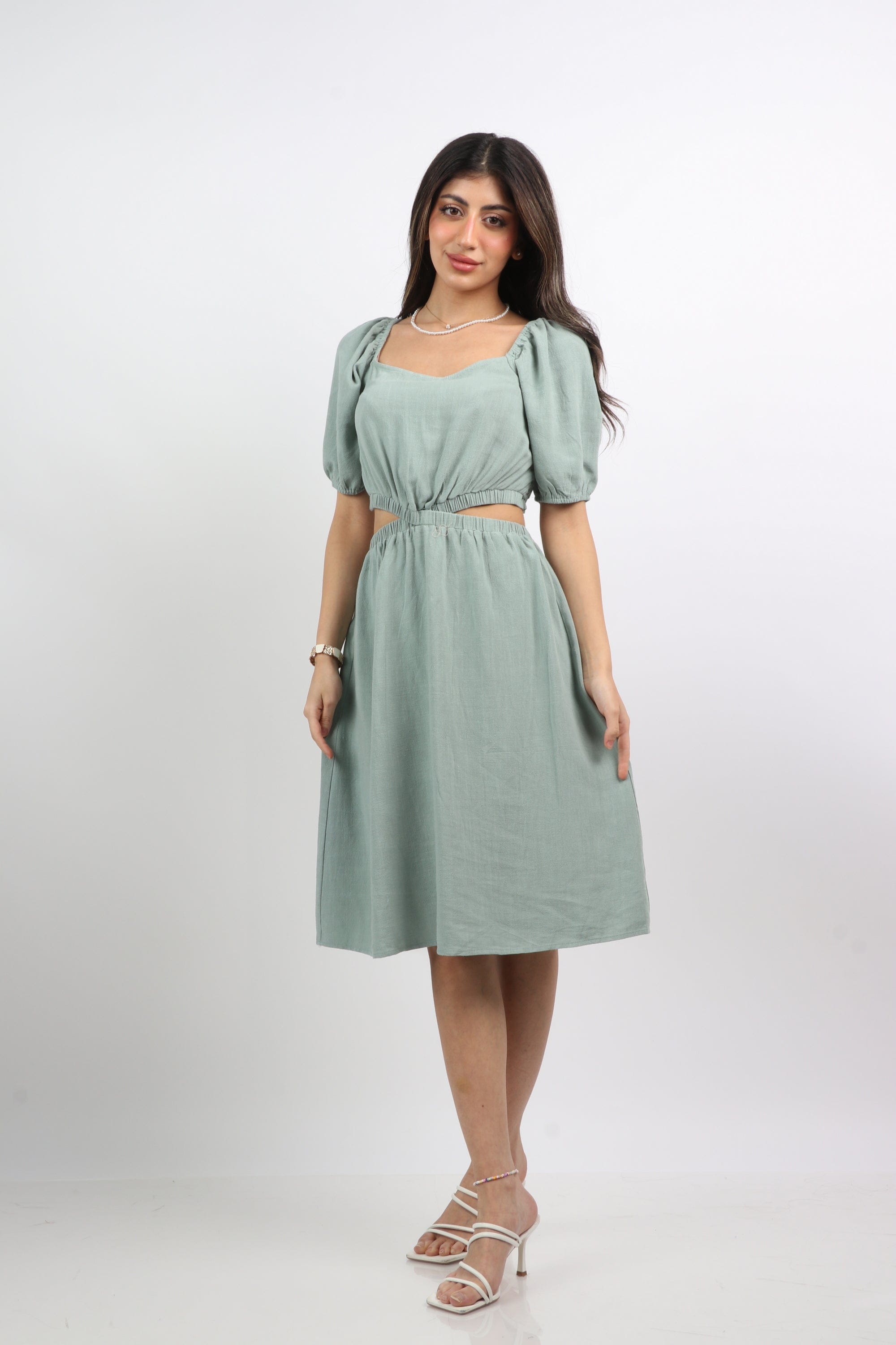 ميكا فستان قصير سادة مفتوح من الخصر كم قصير