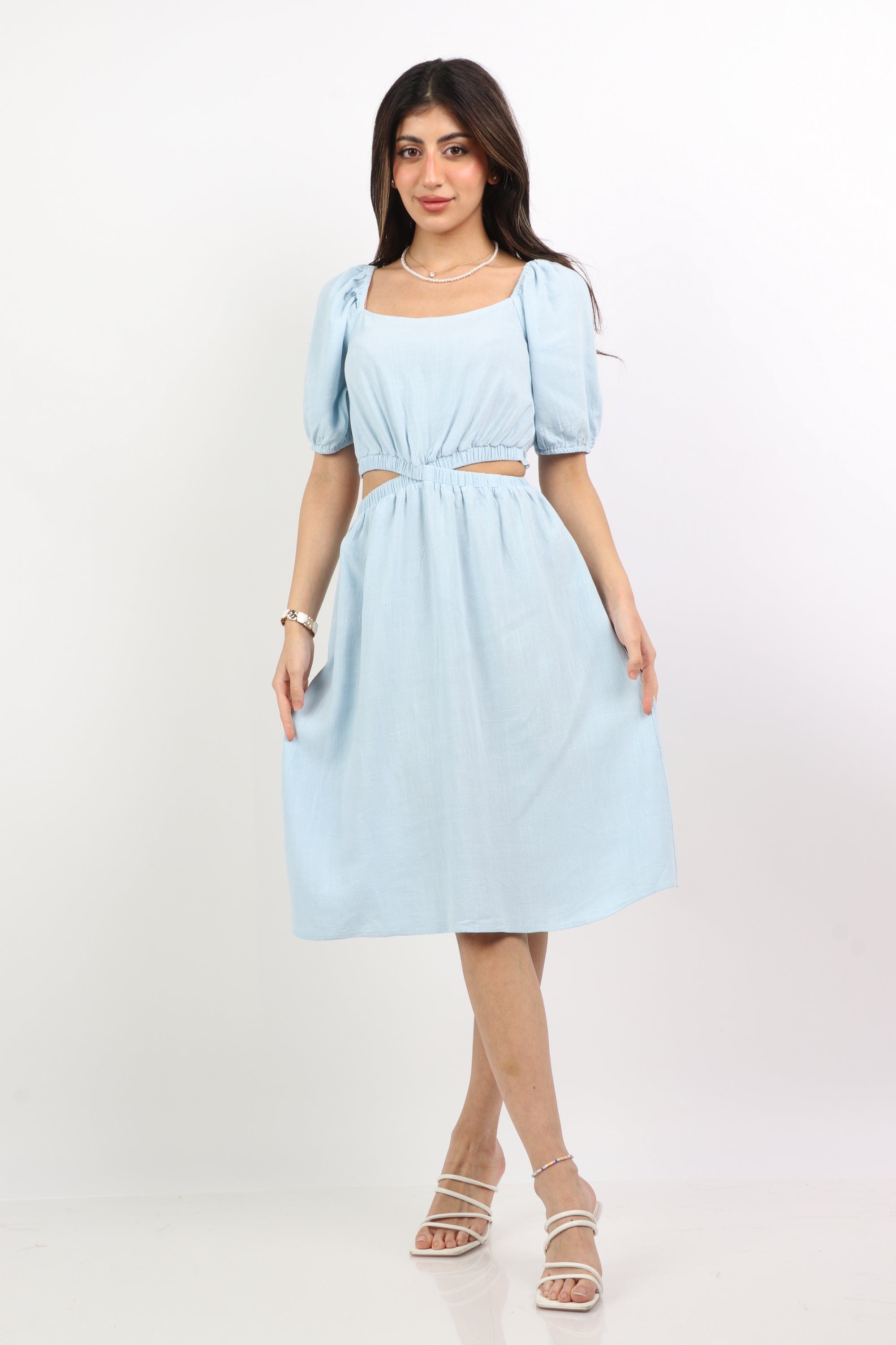 ميكا فستان قصير سادة مفتوح من الخصر كم قصير