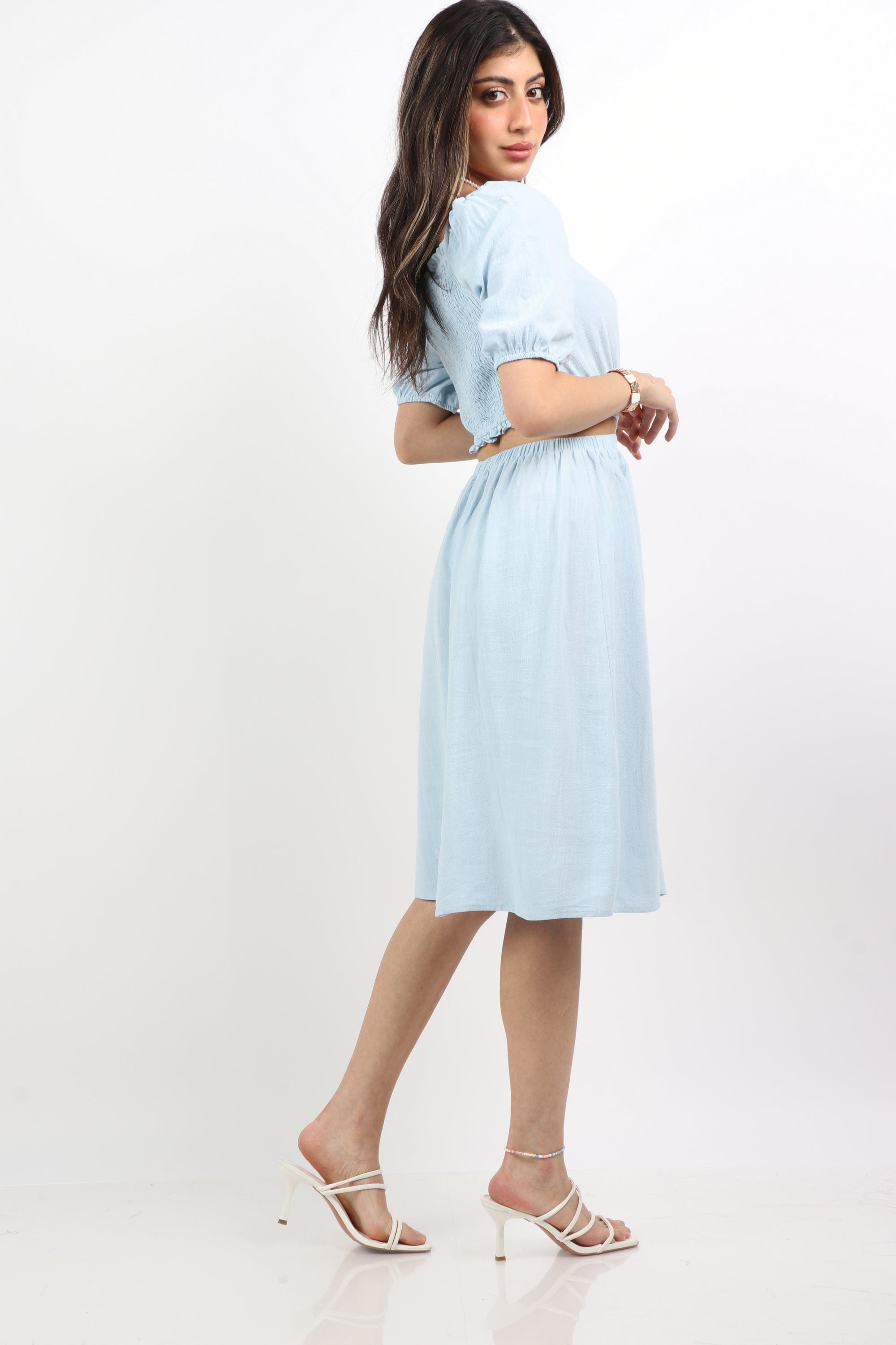 ميكا فستان قصير سادة مفتوح من الخصر كم قصير