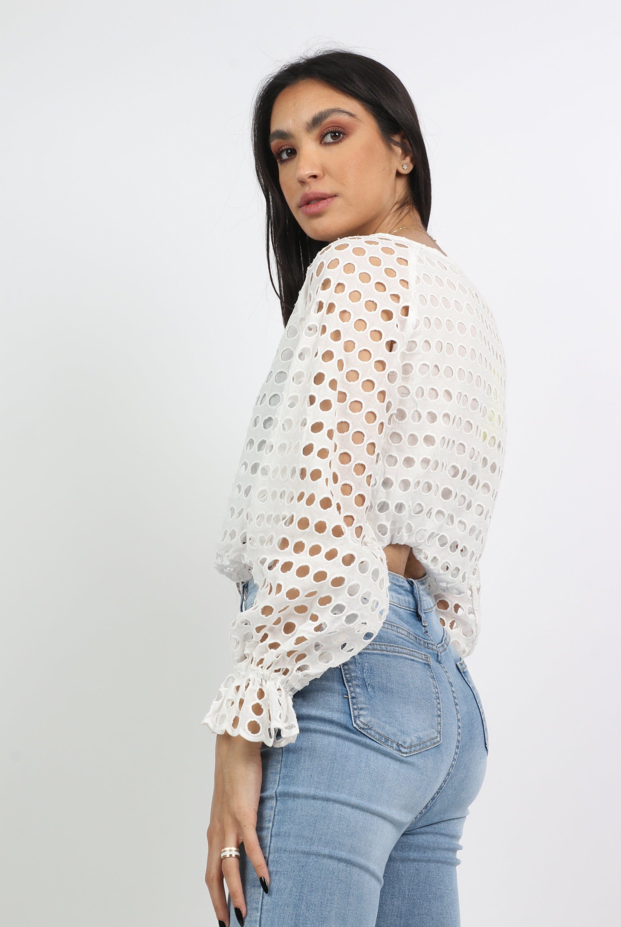 ميكا بلوزة مخرمة قصيرة بكم طويل نسائي أوف وايت