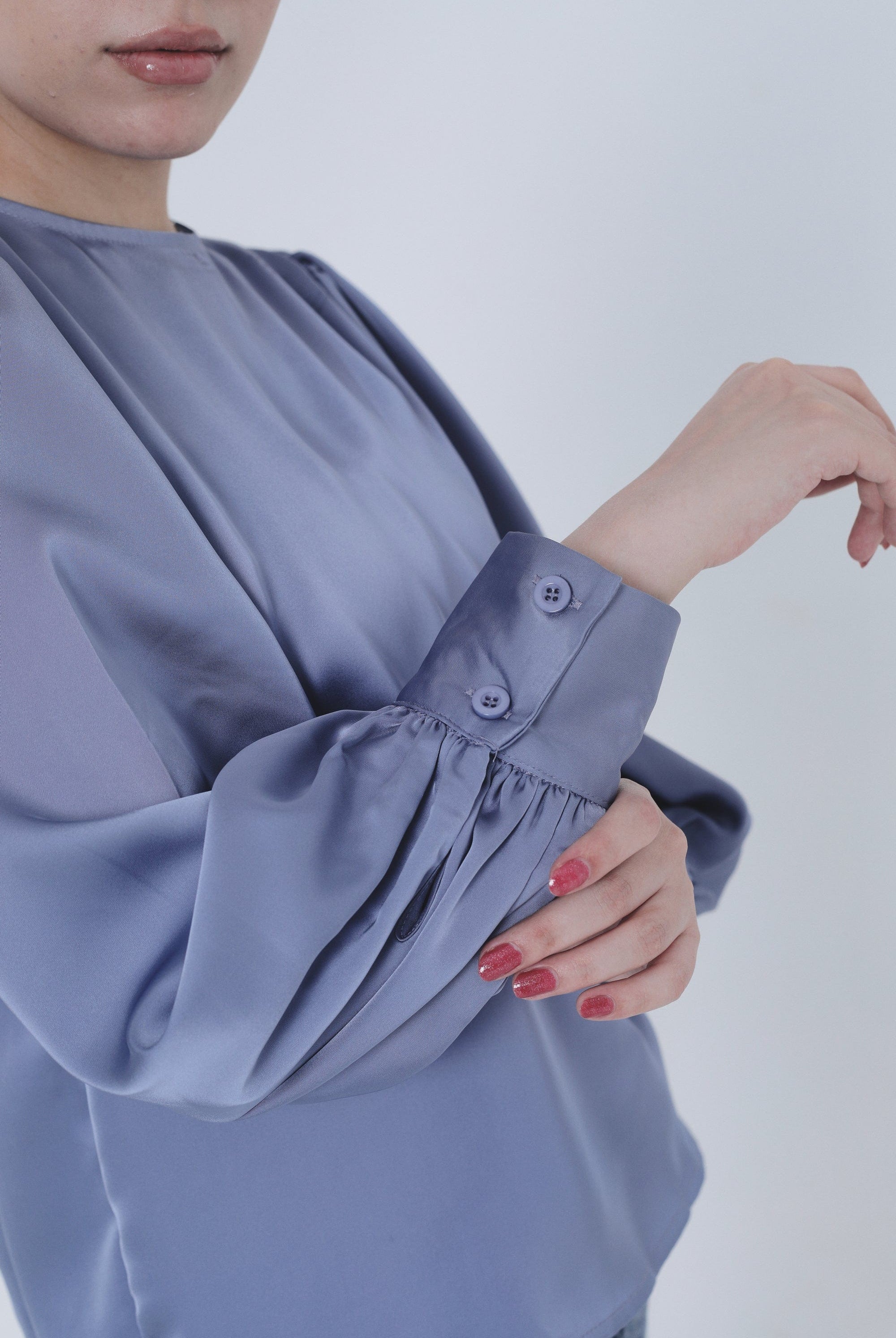 ميكا بلوزة ستان سادة بأكمام منفوخة طويلة نسائي