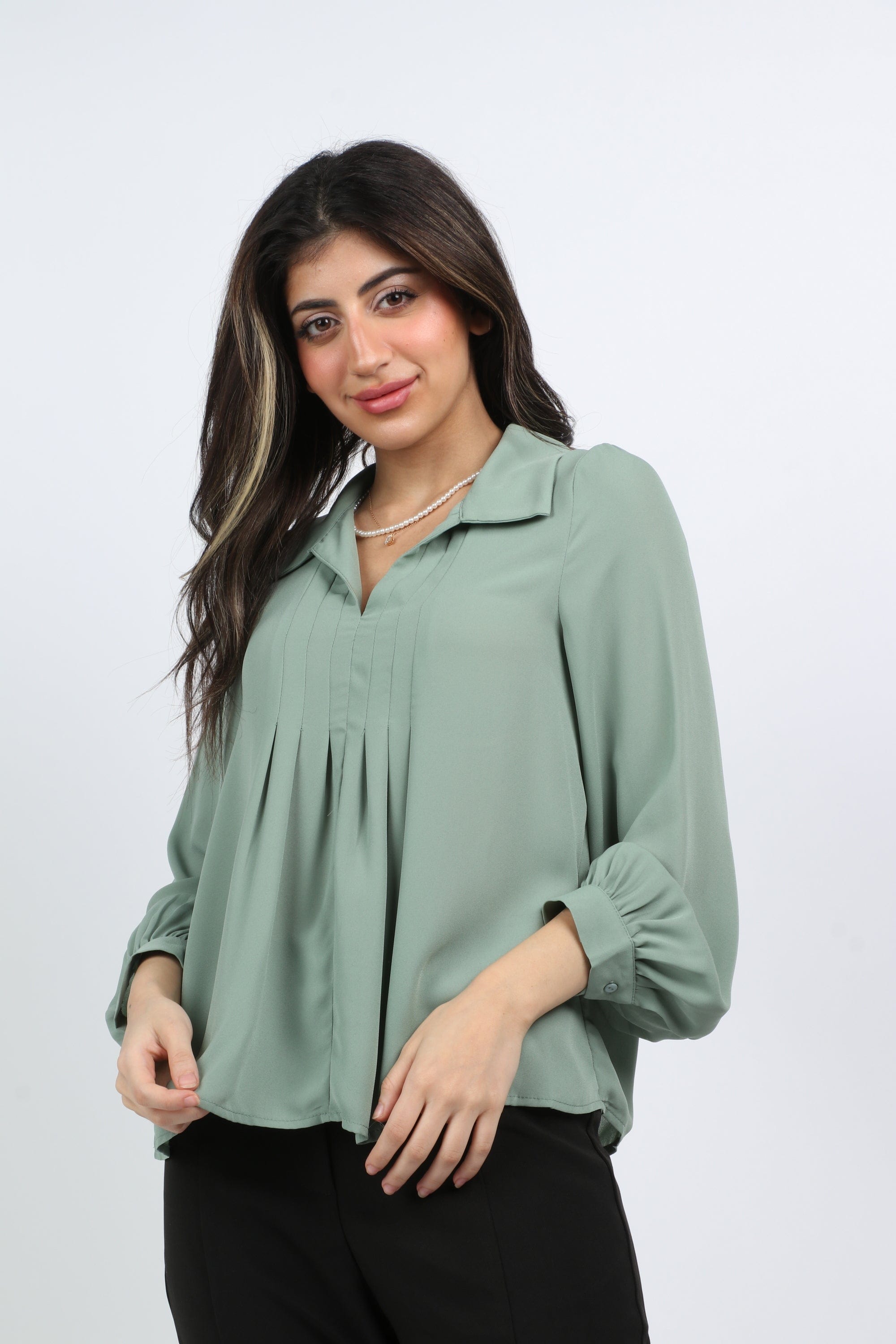 ميكا قميص بكسرات على الصدر وكم طويل واسع نسائي