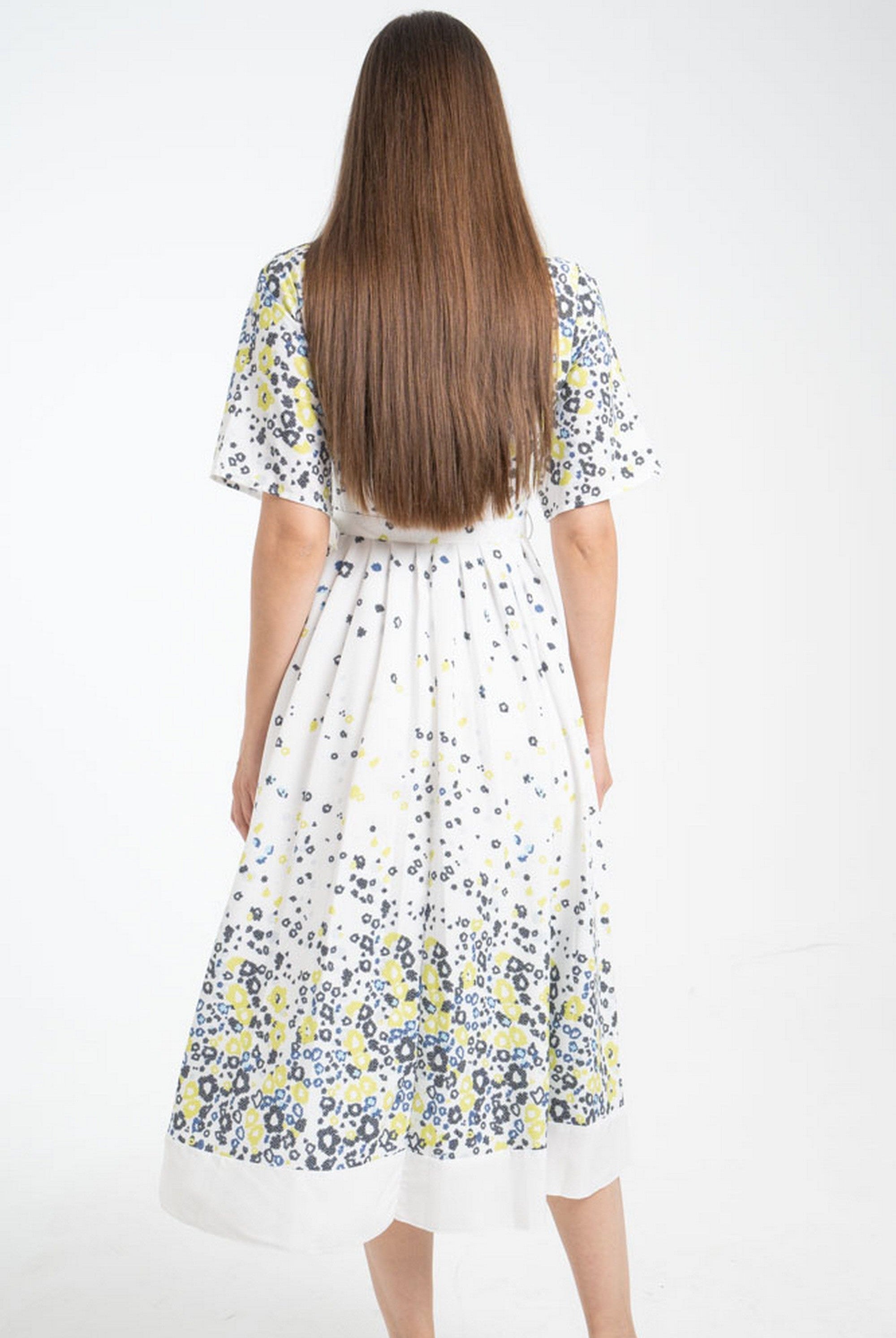 ميكا فستان ميدي منقوش بنقشة ورود لف بحزام على الخصر وياقة نص كم نسائي