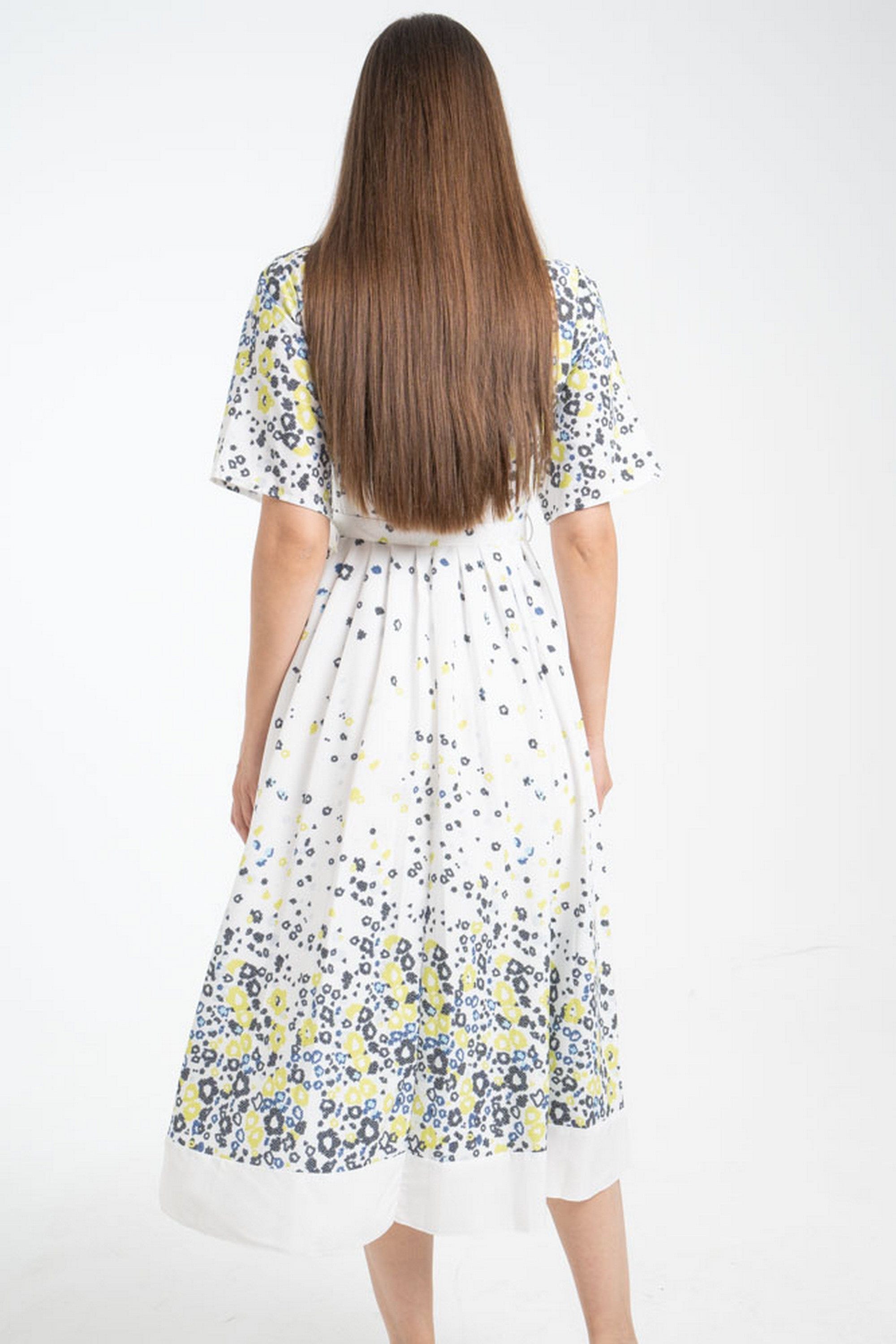 ميكا فستان ميدي منقوش بنقشة ورود لف بحزام على الخصر وياقة نص كم نسائي