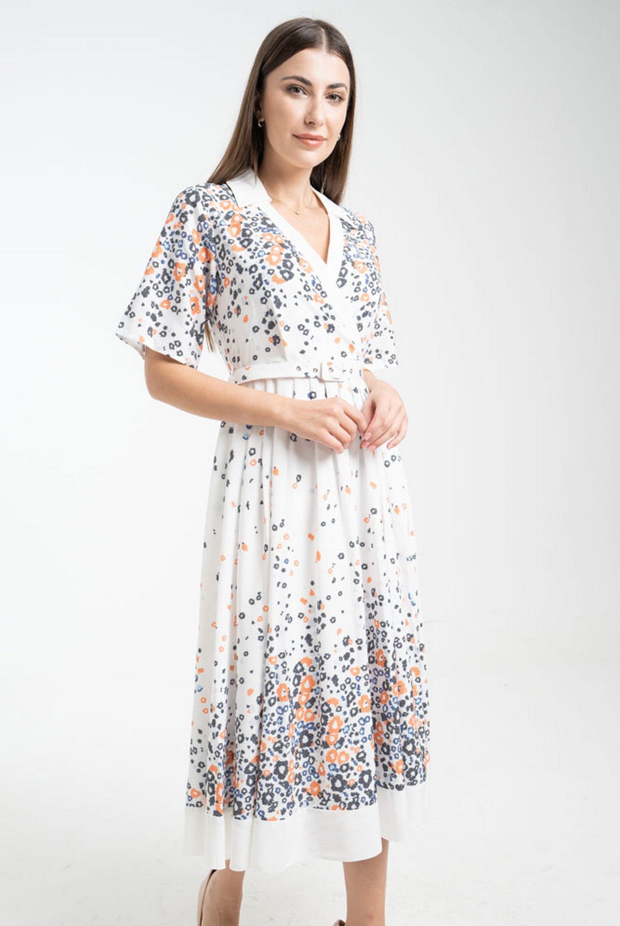 ميكا فستان ميدي منقوش بنقشة ورود لف بحزام على الخصر وياقة نص كم نسائي