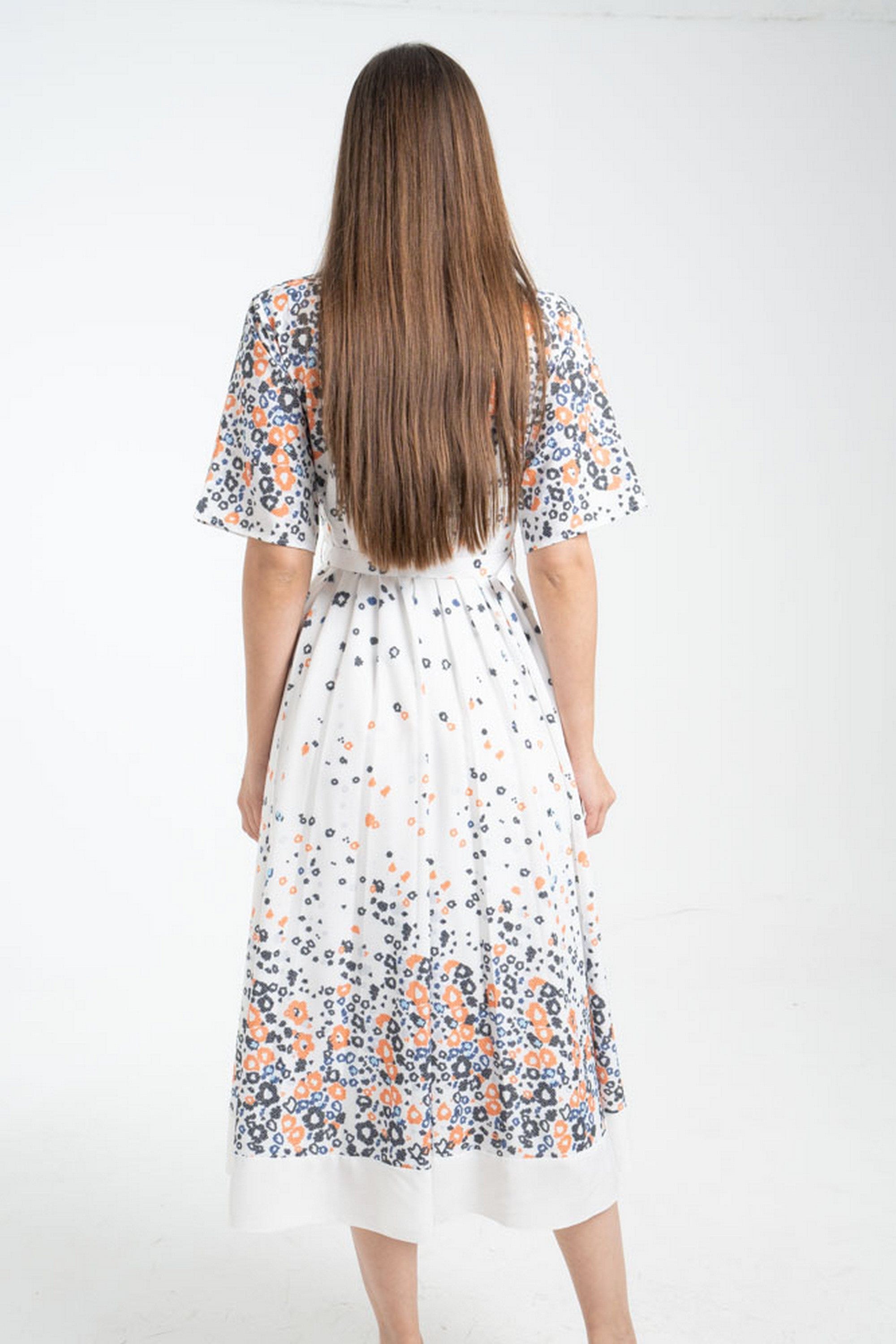 ميكا فستان ميدي منقوش بنقشة ورود لف بحزام على الخصر وياقة نص كم نسائي