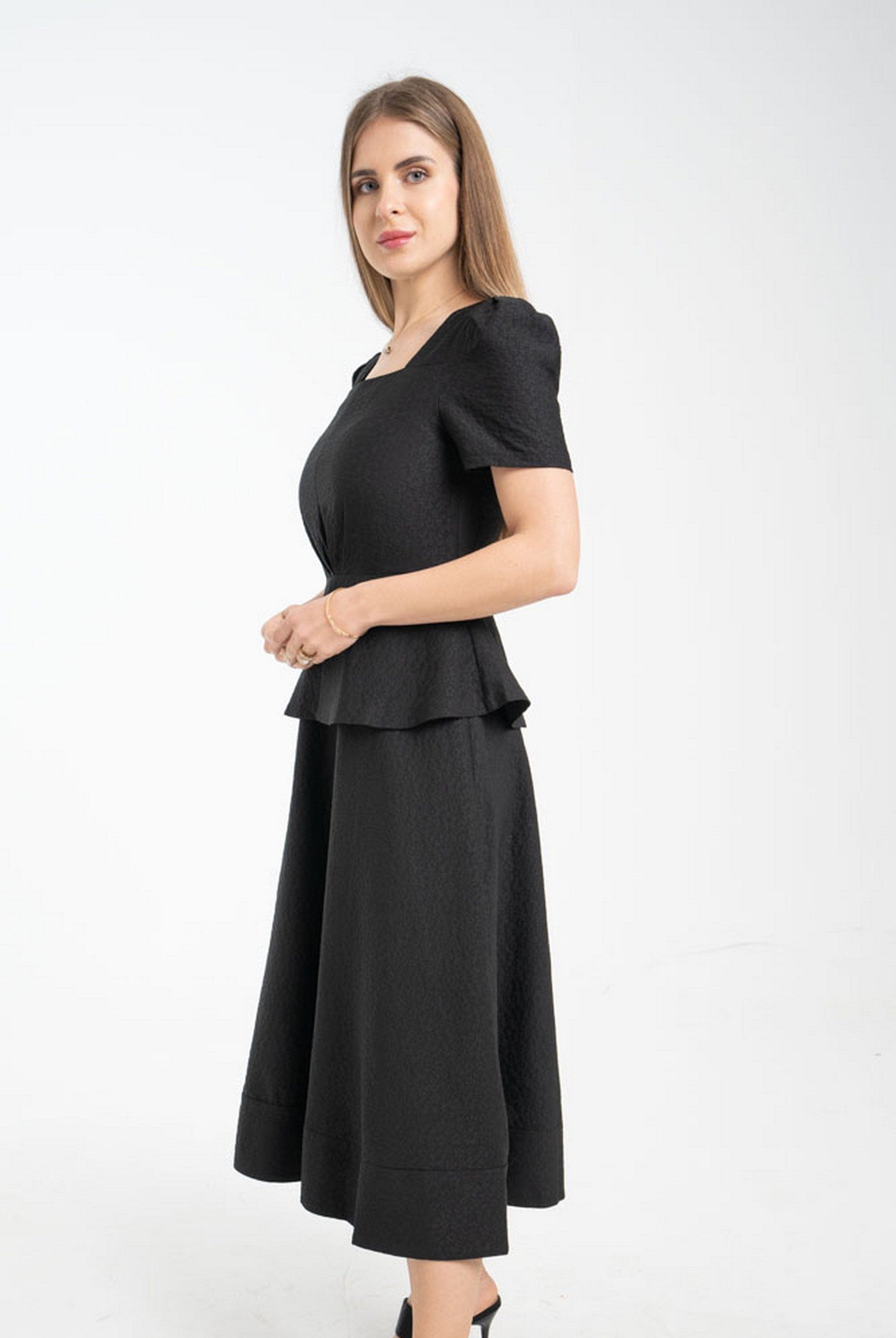 ميكا فستان ميدي كلاسيك بنقشة ورد كم قصير وياقة مربعة