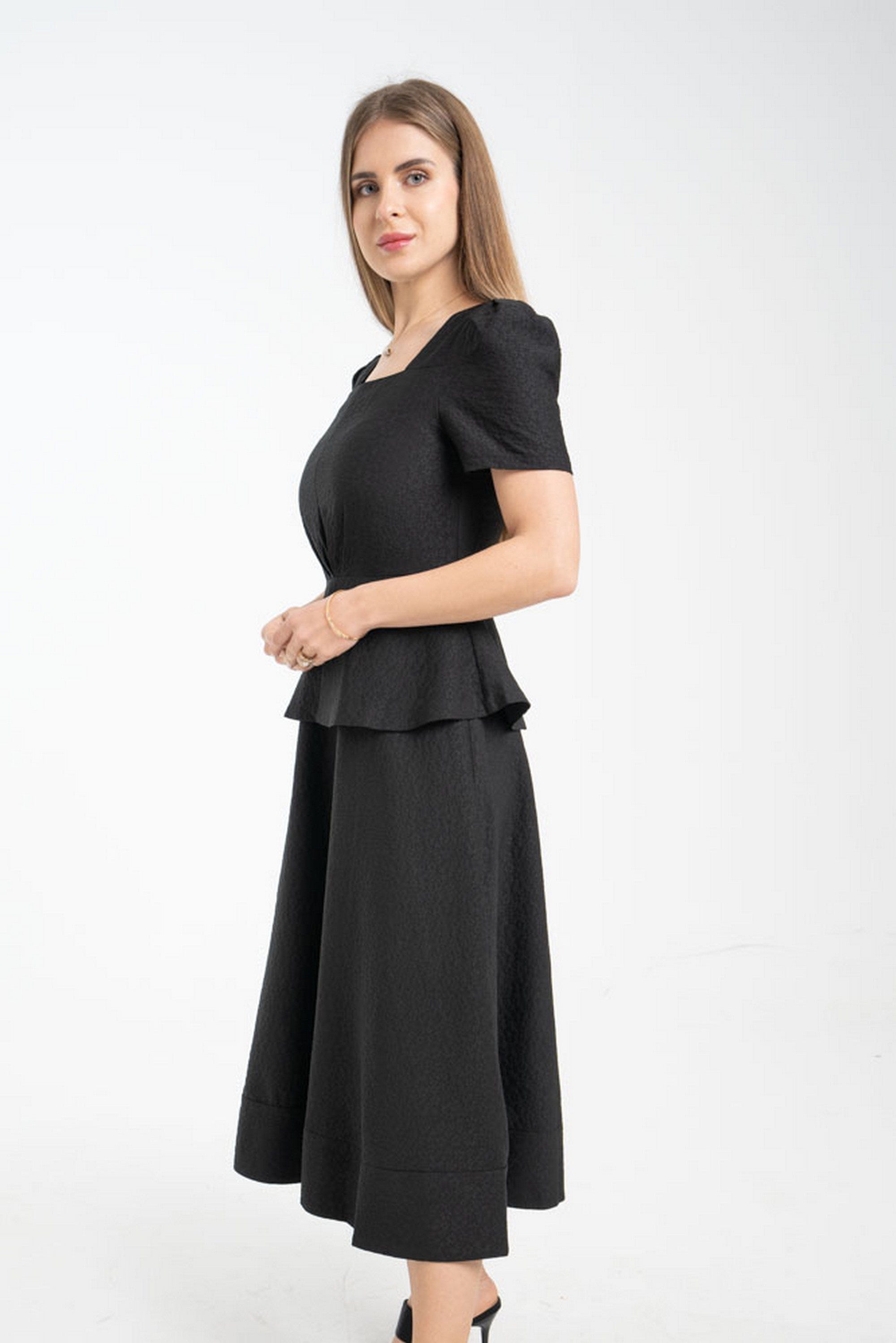 ميكا فستان ميدي كلاسيك بنقشة ورد كم قصير وياقة مربعة