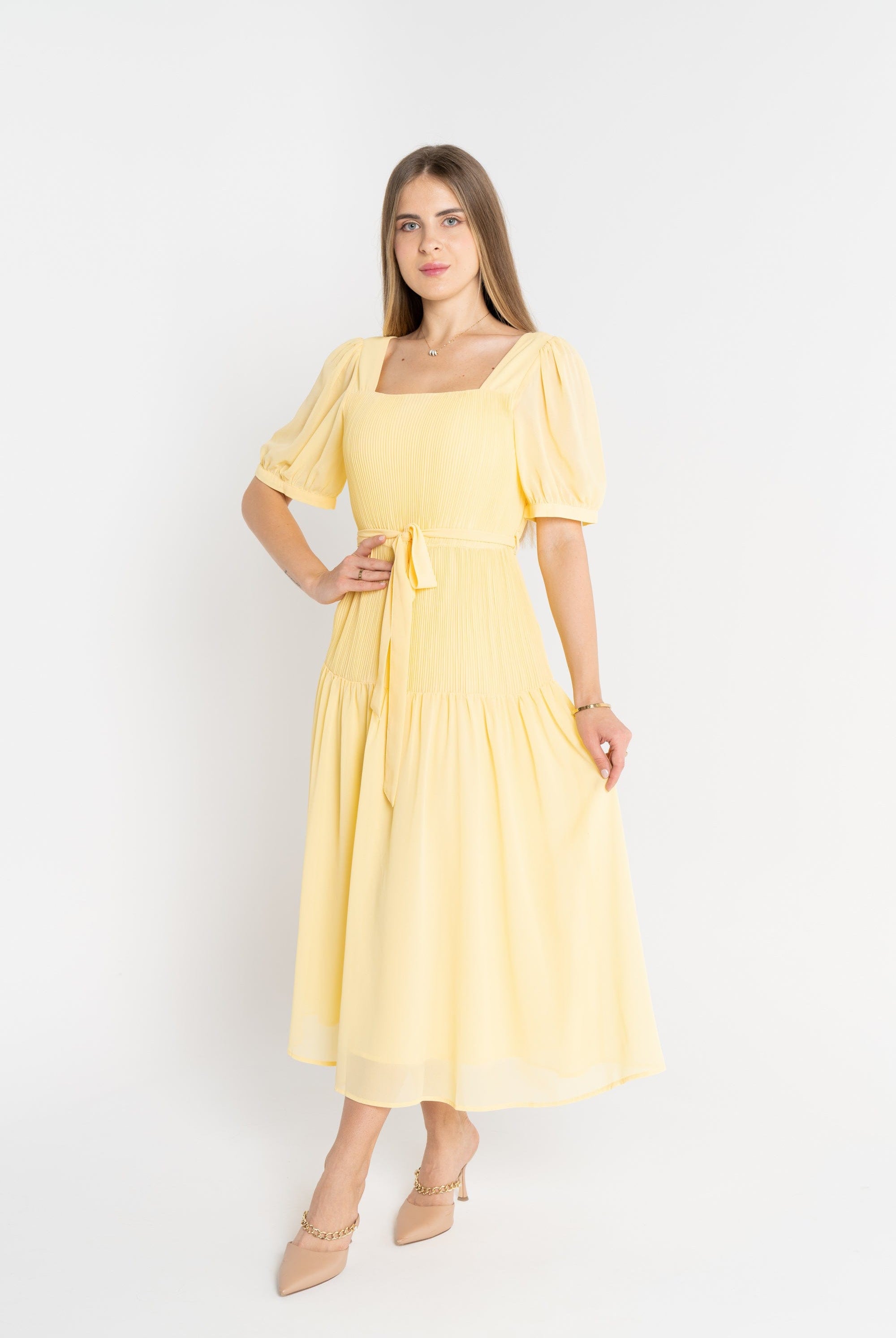 ميكا فستان ميدي بكسرات رفيعة وحزام على الخصر كم قصير بف وياقة مربعة نسائي