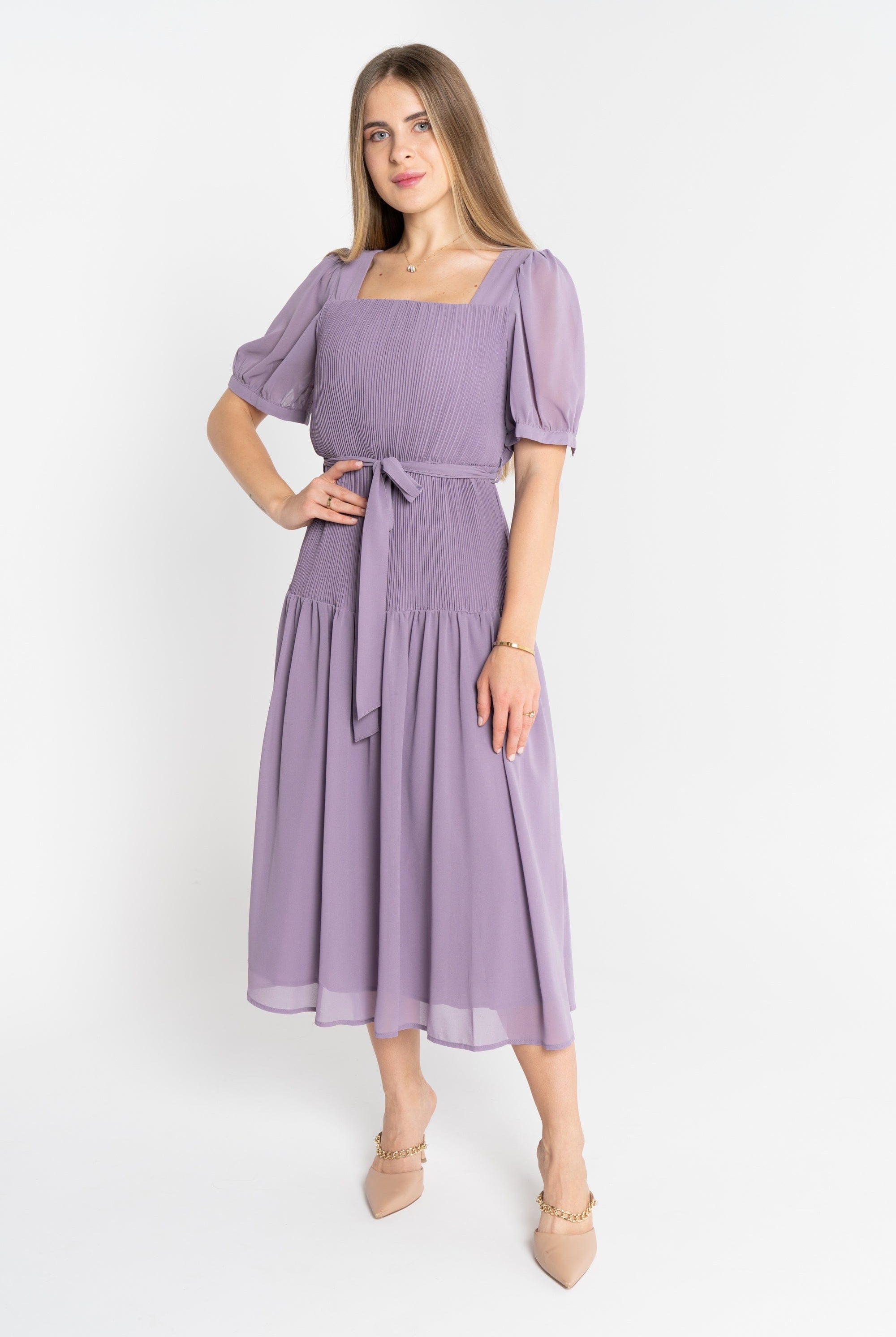 ميكا فستان ميدي بكسرات رفيعة وحزام على الخصر كم قصير بف وياقة مربعة نسائي