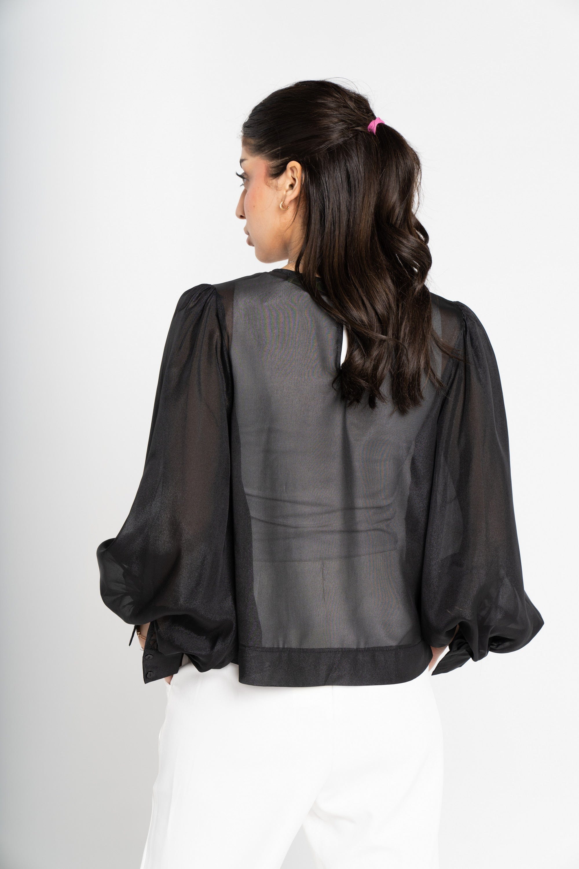 ميكا بلوزة بأكمام طويلة شفافة بياقة دائرية