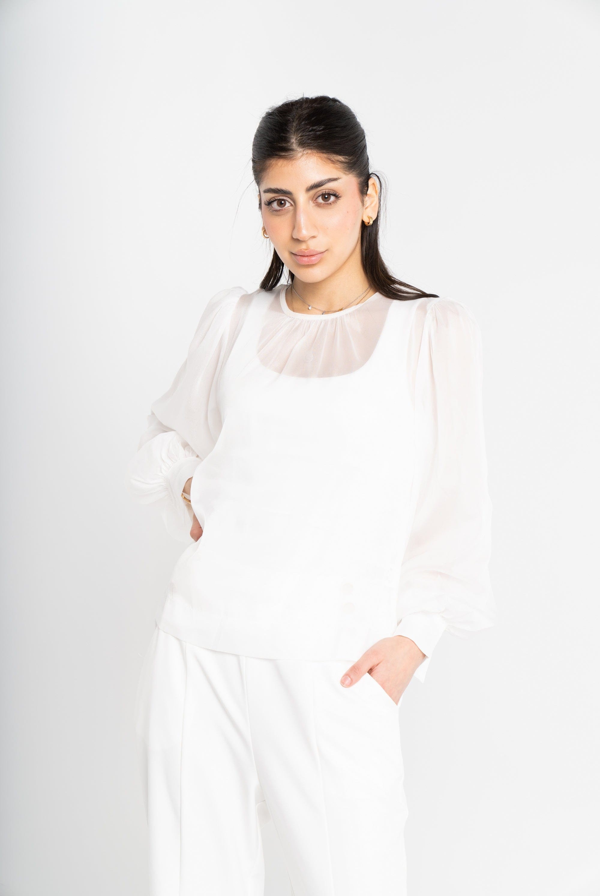 ميكا بلوزة بأكمام طويلة شفافة بياقة دائرية