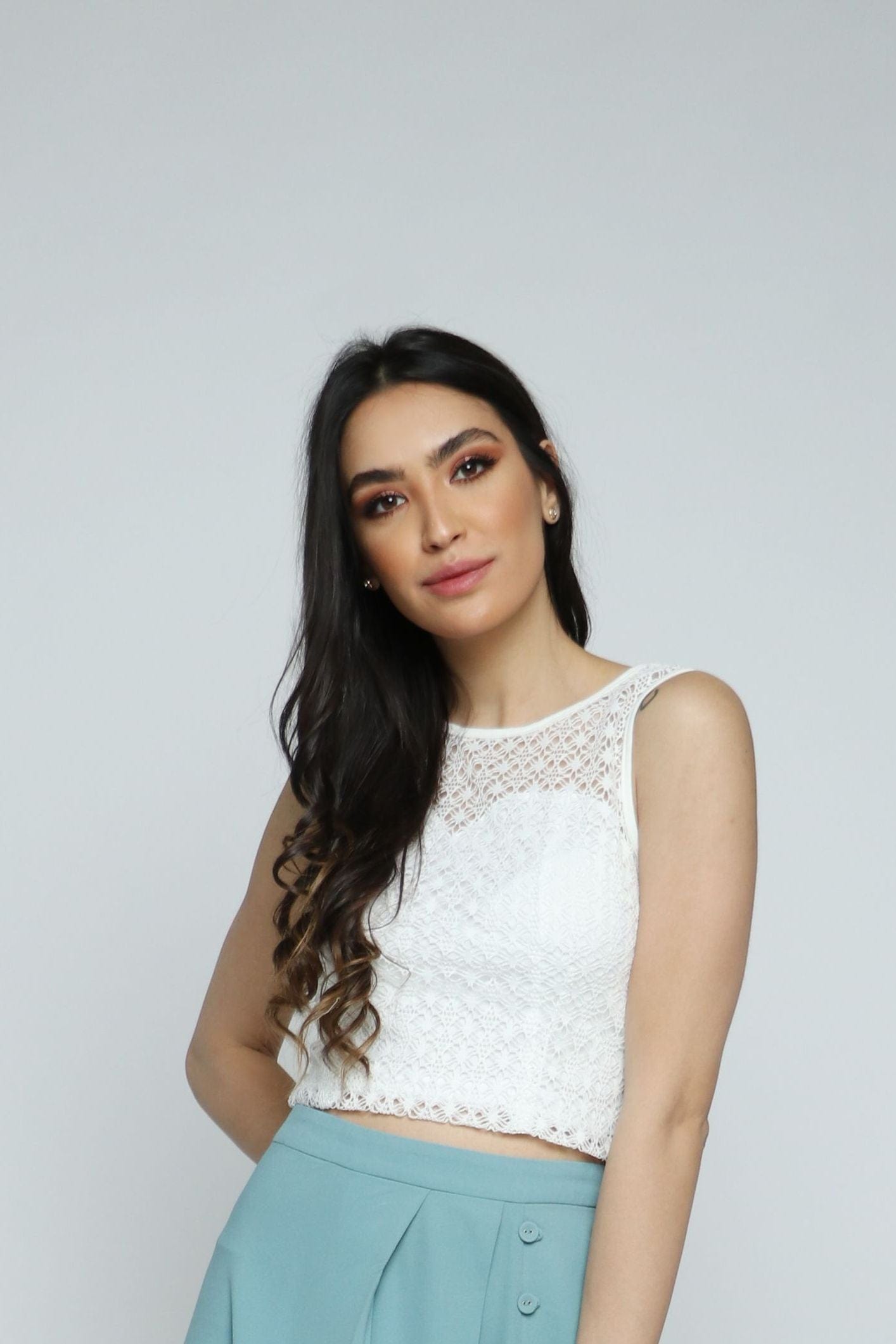 ميكا تانك توب سادة مزين بدانتيل