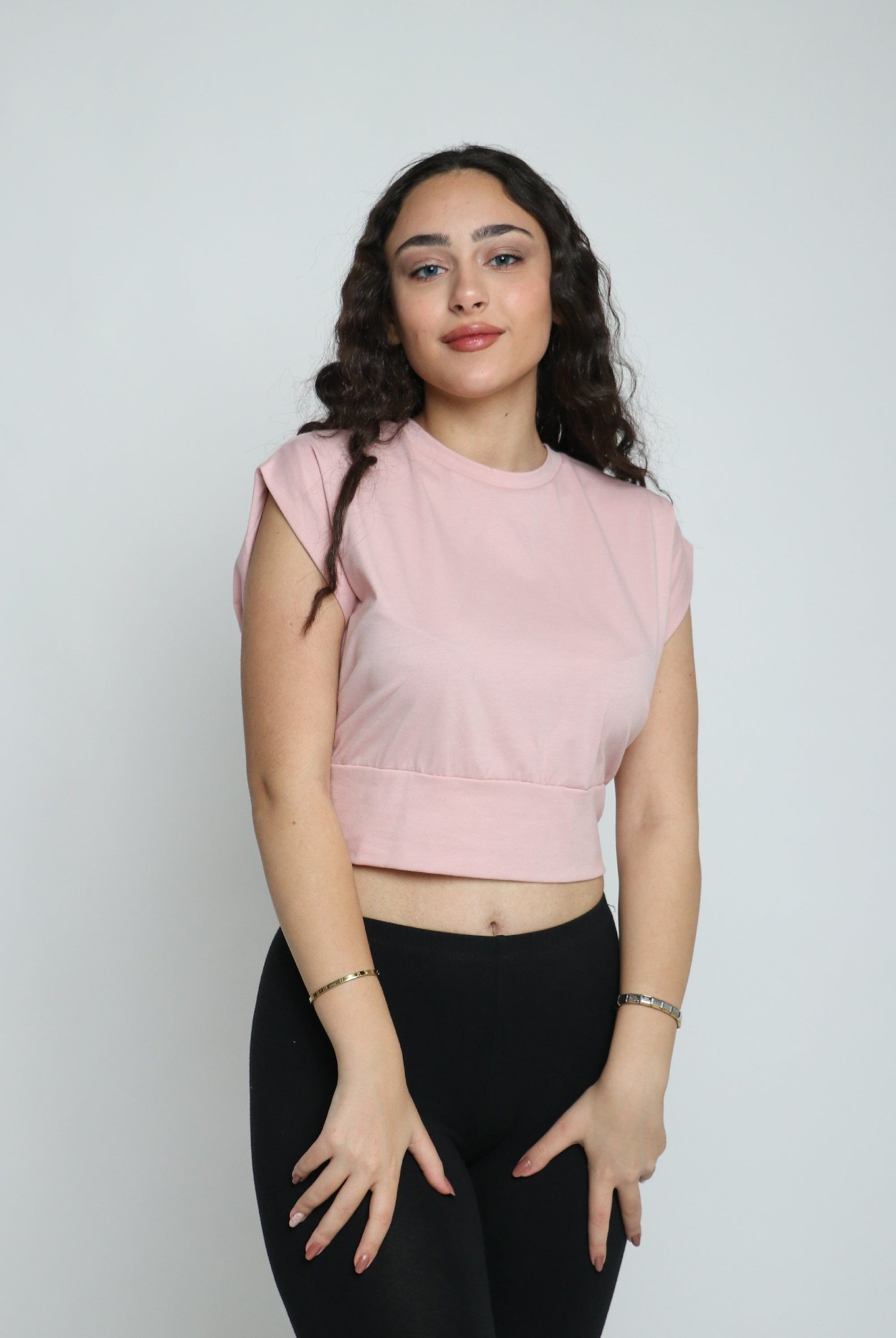 ميكا بلوزة سادة قصيرة مخصرة واسعة كم قصير نسائي