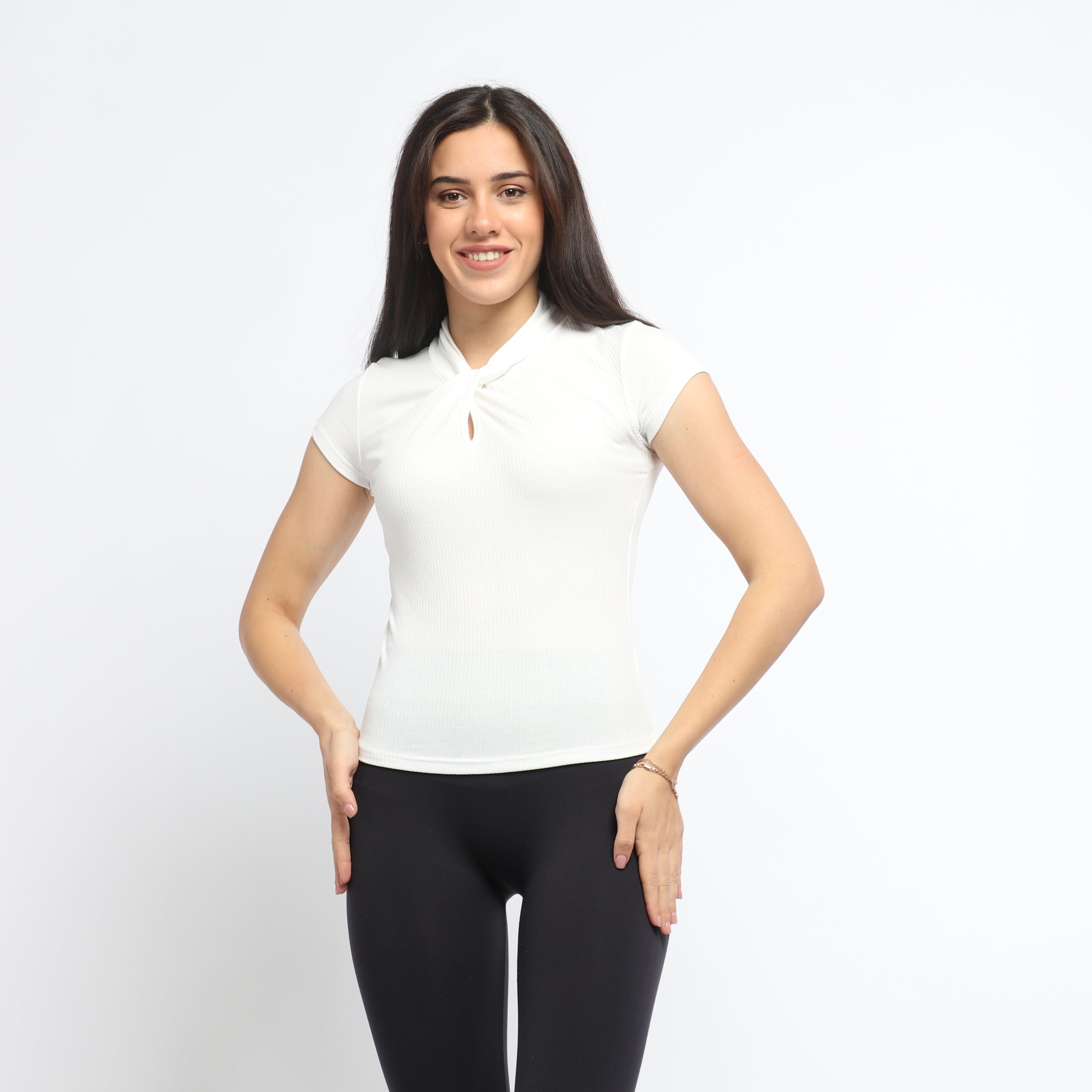 ميكا بلوزة بأكمام قصيرة مضلعة مفتوح من الصدر