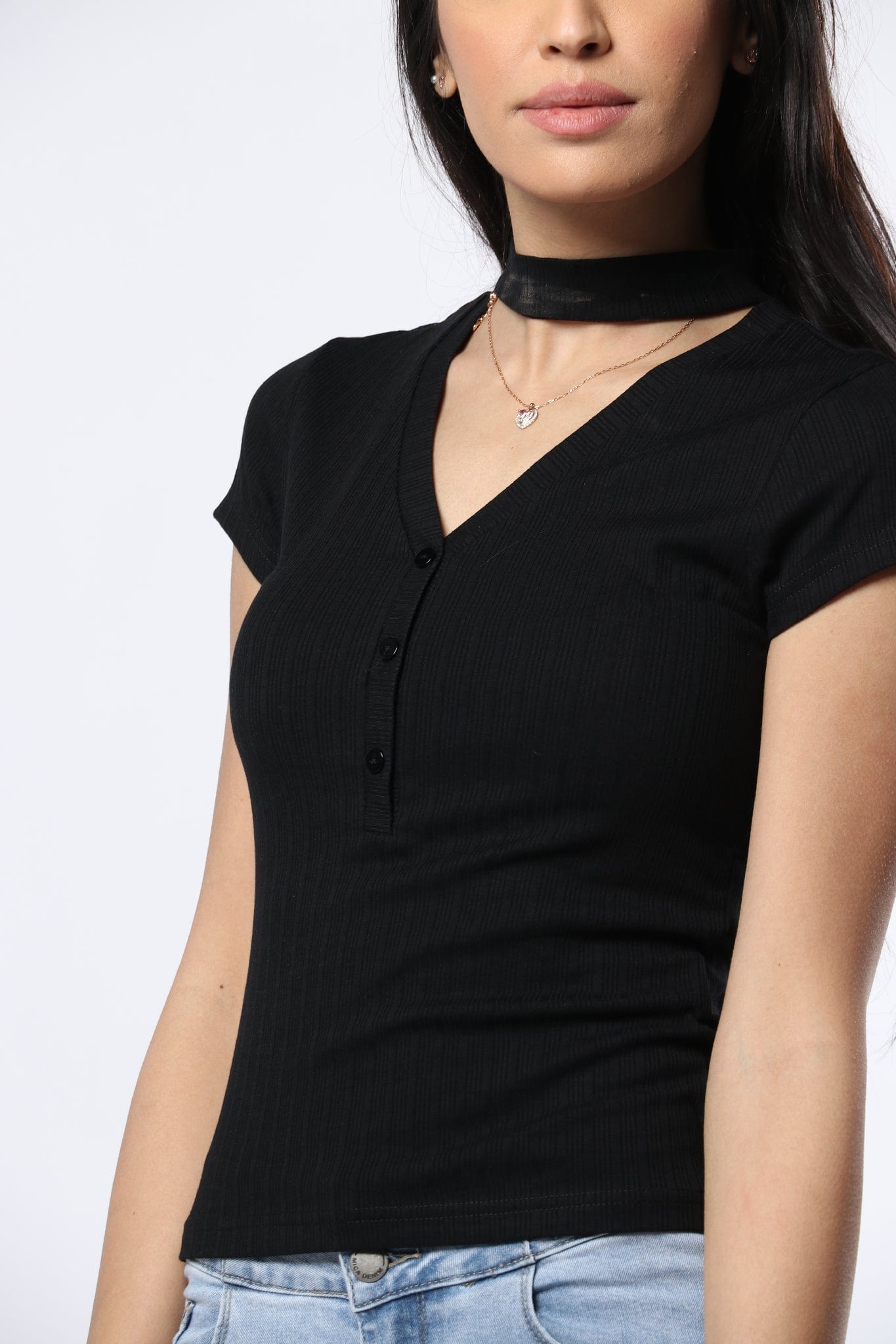 ميكا بلوزة بأزرار وفتحة صدر وكم قصير نسائي