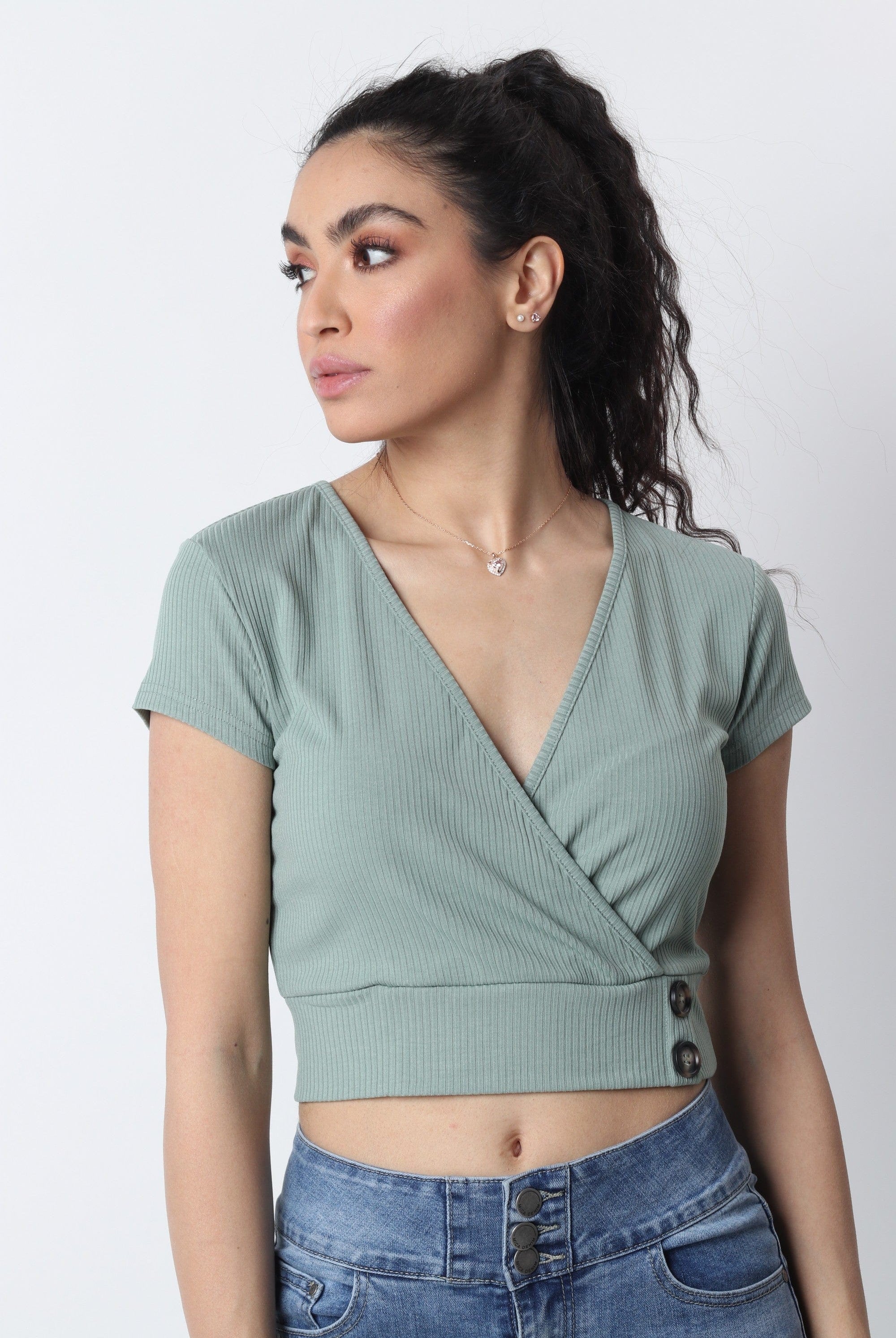 ميكا بلوزة قصيرة متداخلة بأزرار على الجانب كم قصير نسائي