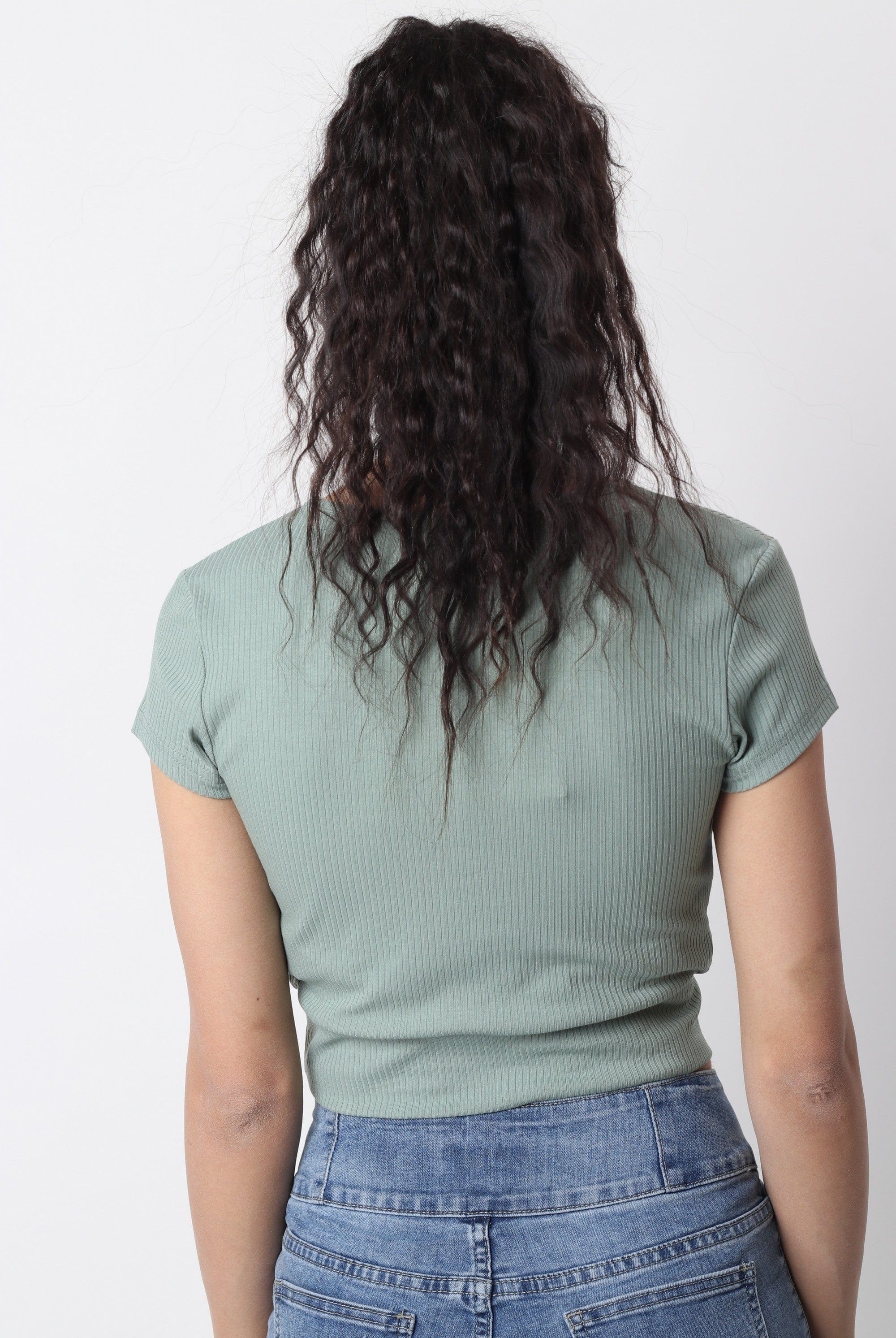 ميكا بلوزة قصيرة متداخلة بأزرار على الجانب كم قصير نسائي