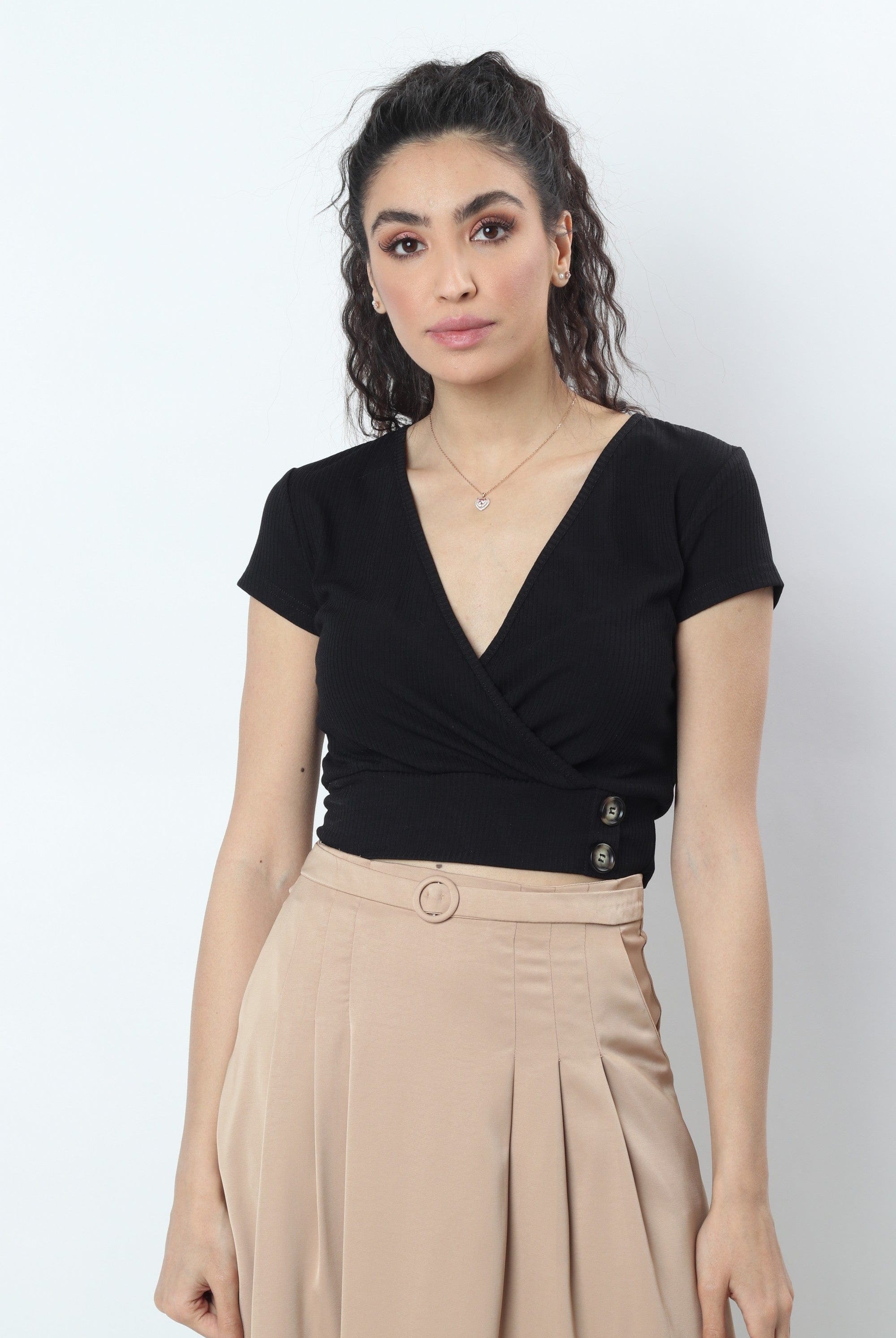 ميكا بلوزة قصيرة متداخلة بأزرار على الجانب كم قصير نسائي