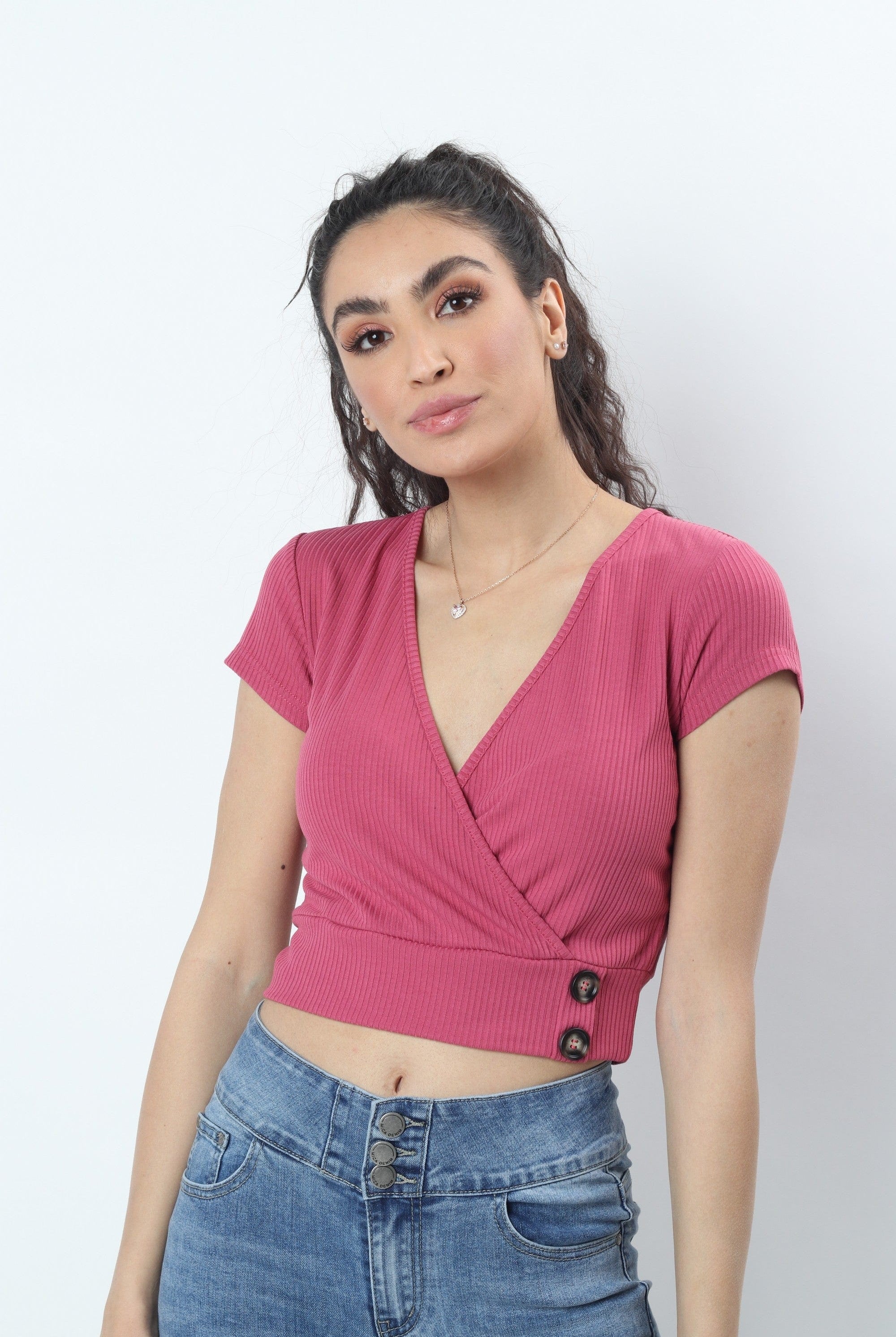 ميكا بلوزة قصيرة متداخلة بأزرار على الجانب كم قصير نسائي