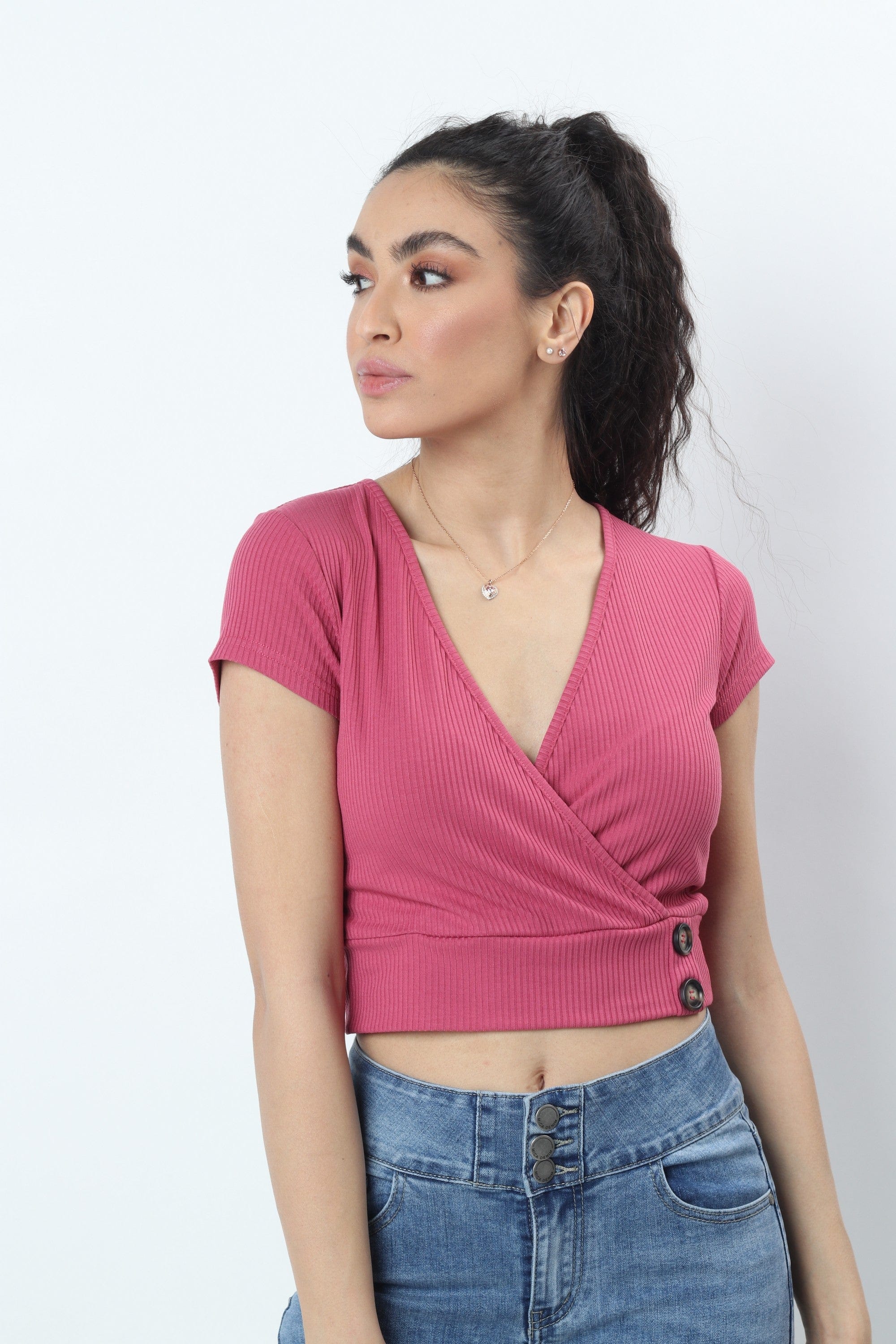 ميكا بلوزة قصيرة متداخلة بأزرار على الجانب كم قصير نسائي